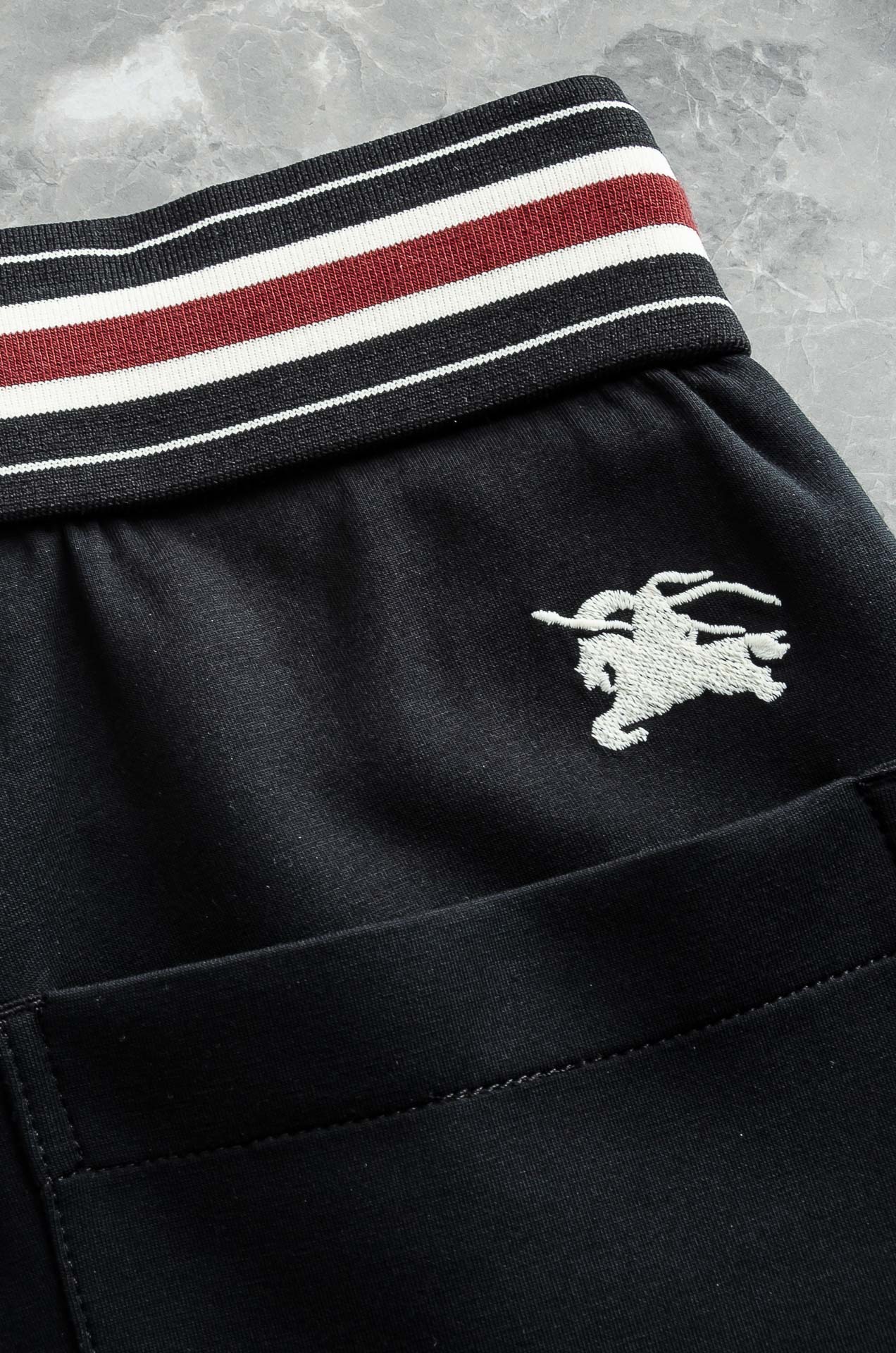 Burberry巴宝莉26FW最新款精梳棉混纺挺括有型自带筋骨感抗皱性极强四面弹力包容性好弹力松紧腰搭配