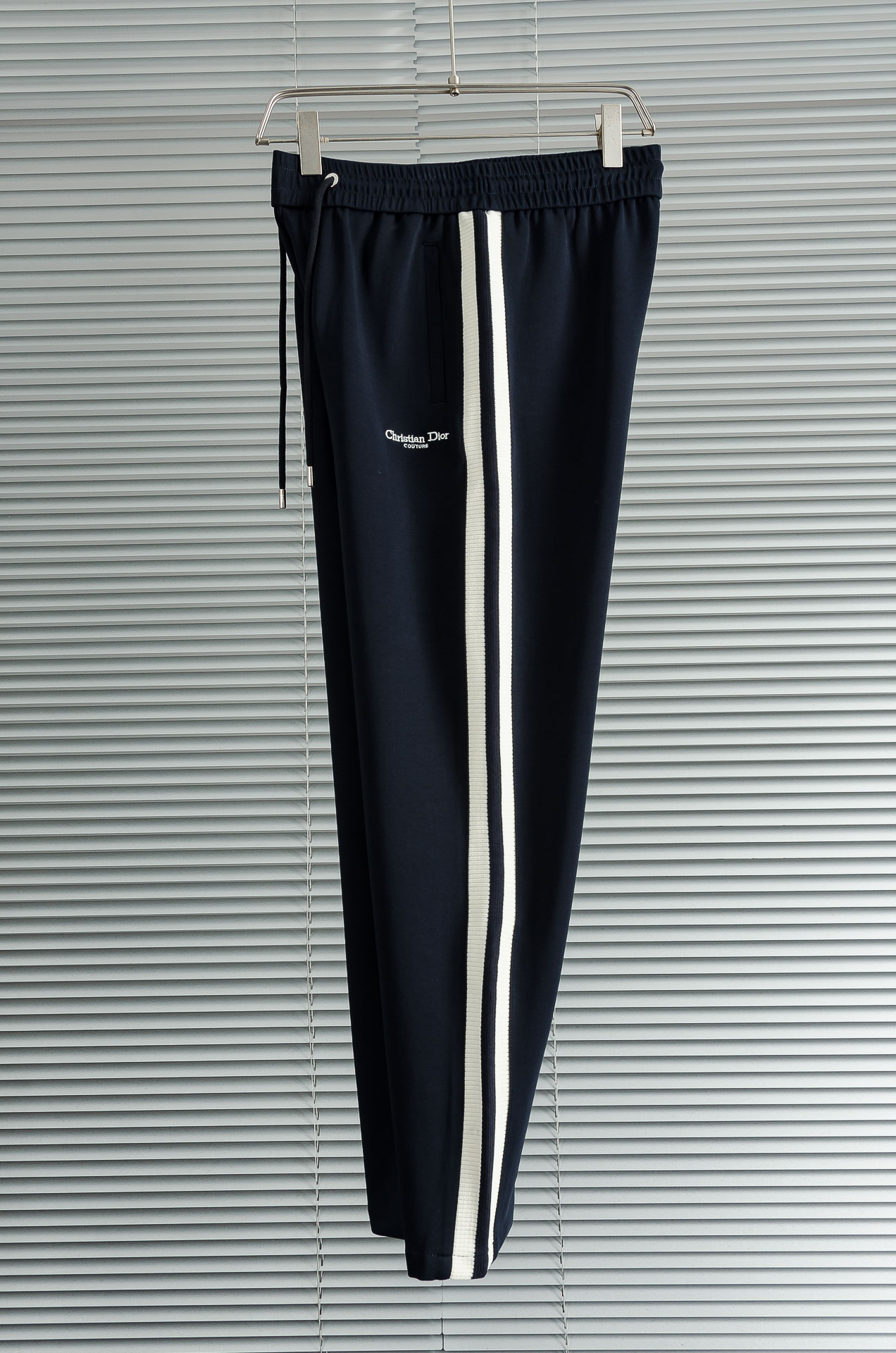 Dior迪奥 26FW最新款精梳棉混纺挺括有型自带筋骨感抗皱性极强四面弹力包容性好弹力松紧腰搭配抽绳设计