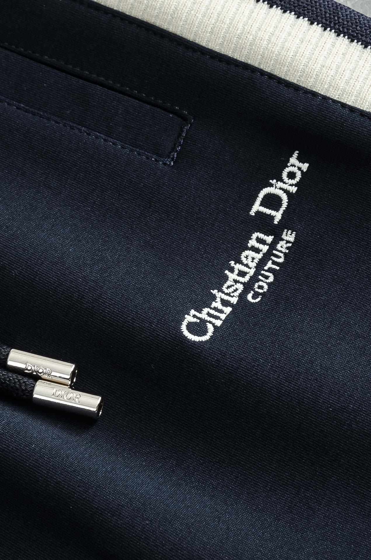 Dior迪奥 26FW最新款精梳棉混纺挺括有型自带筋骨感抗皱性极强四面弹力包容性好弹力松紧腰搭配抽绳设计