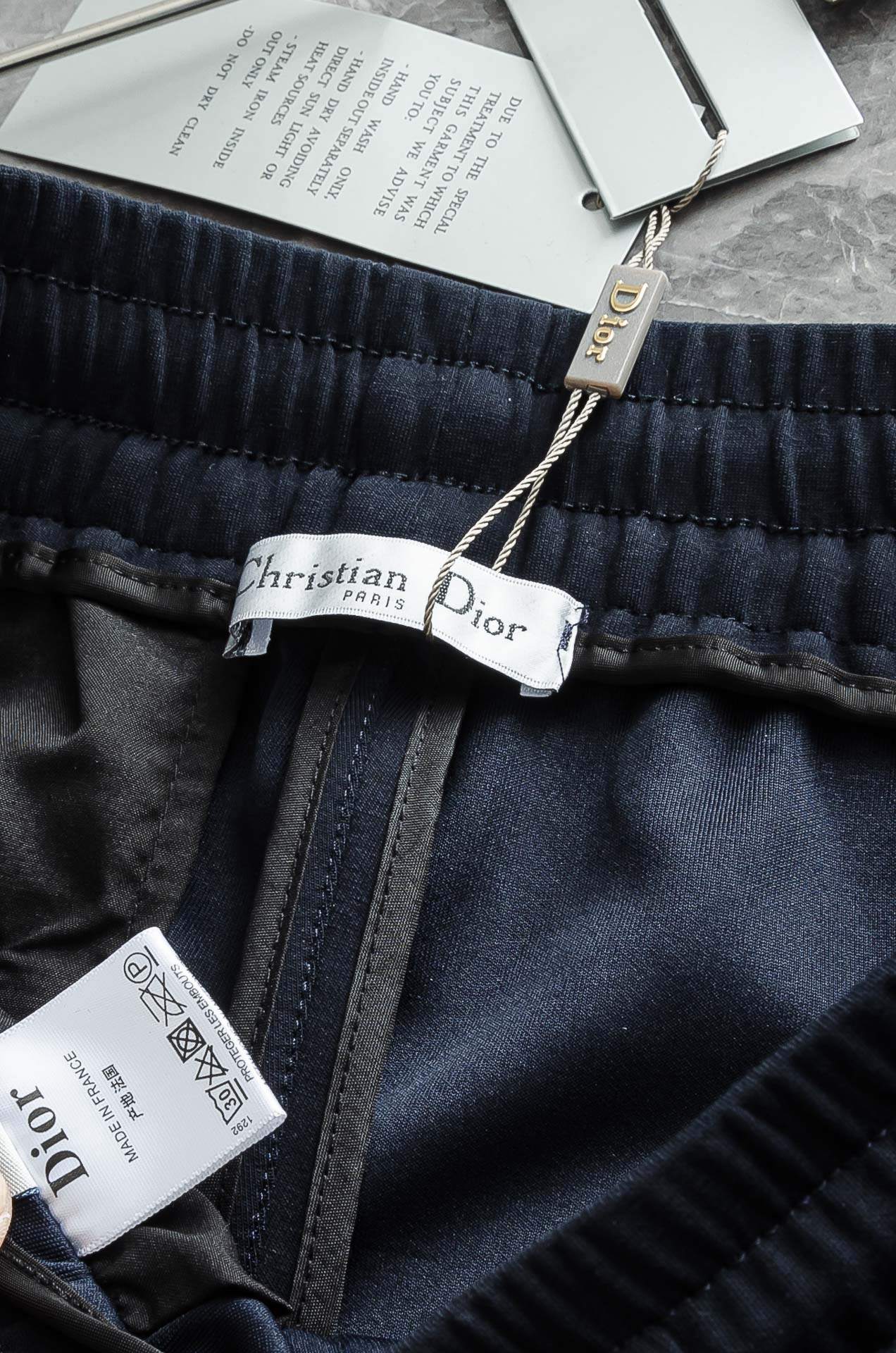 Dior迪奥 26FW最新款精梳棉混纺挺括有型自带筋骨感抗皱性极强四面弹力包容性好弹力松紧腰搭配抽绳设计