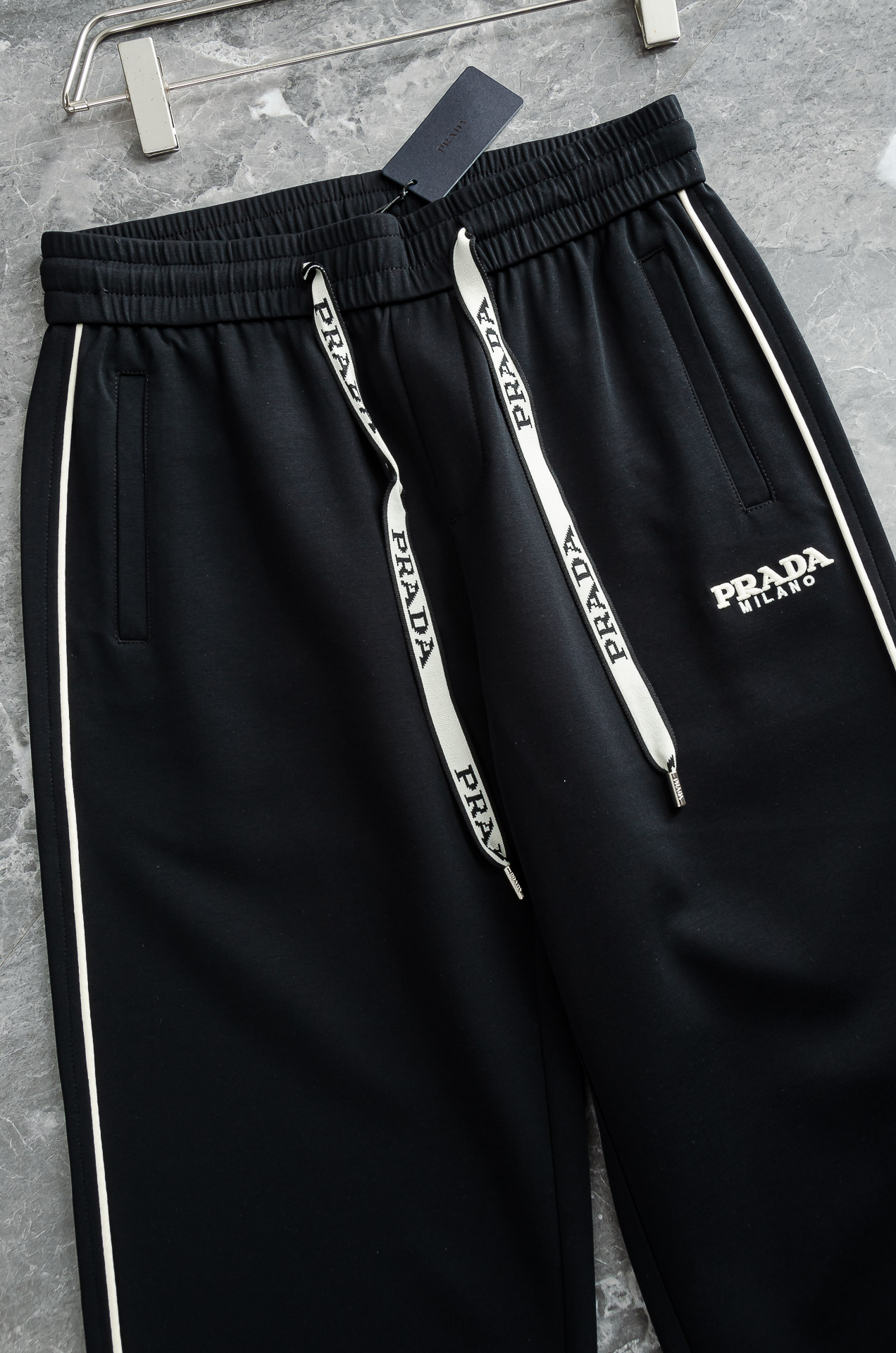 PRADA普拉达 26FW最新款精梳棉混纺挺括有型自带筋骨感抗皱性极强四面弹力包容性好弹力松紧腰搭配抽绳