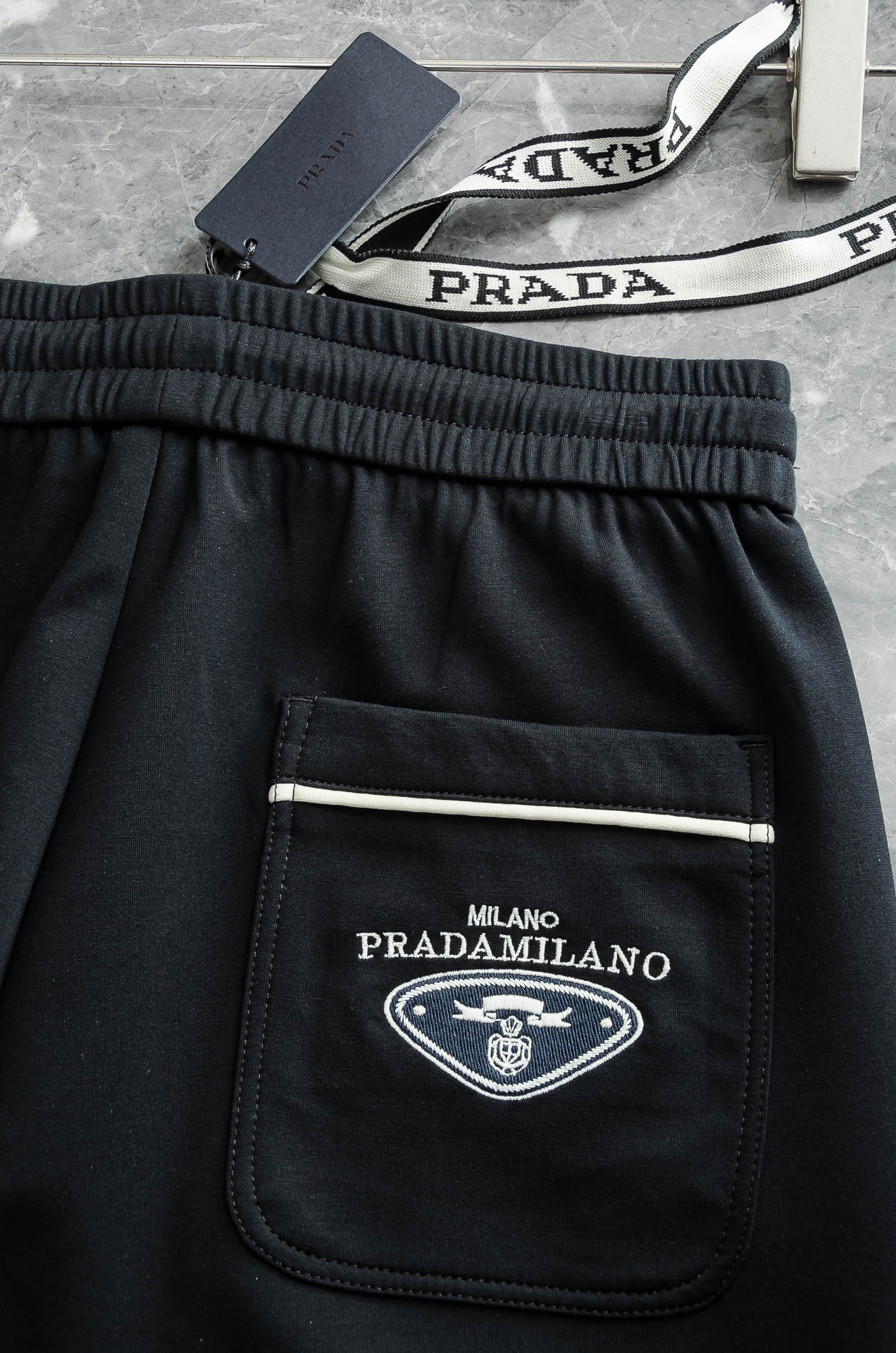 PRADA普拉达 26FW最新款精梳棉混纺挺括有型自带筋骨感抗皱性极强四面弹力包容性好弹力松紧腰搭配抽绳