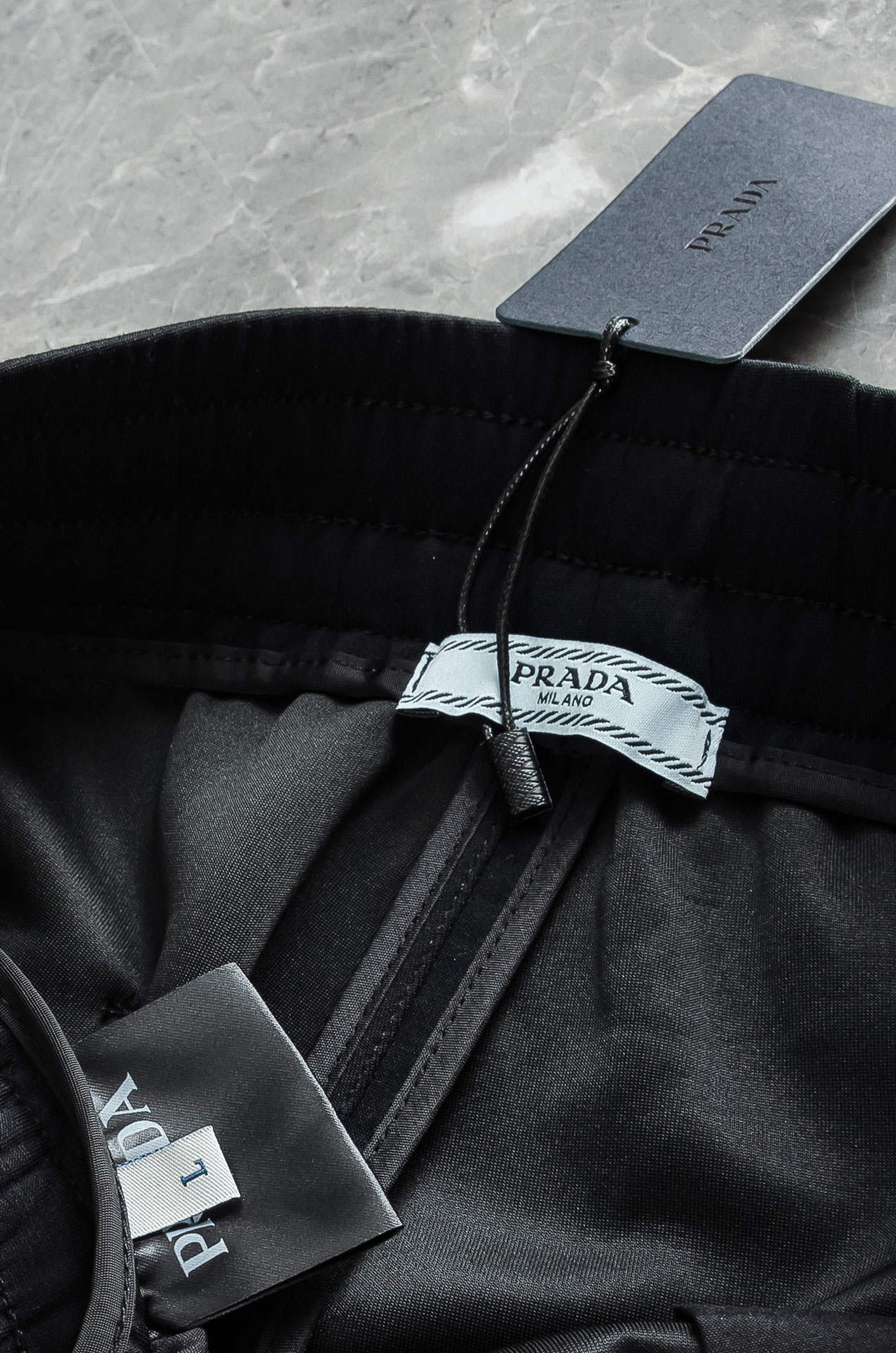 PRADA普拉达 26FW最新款精梳棉混纺挺括有型自带筋骨感抗皱性极强四面弹力包容性好弹力松紧腰搭配抽绳