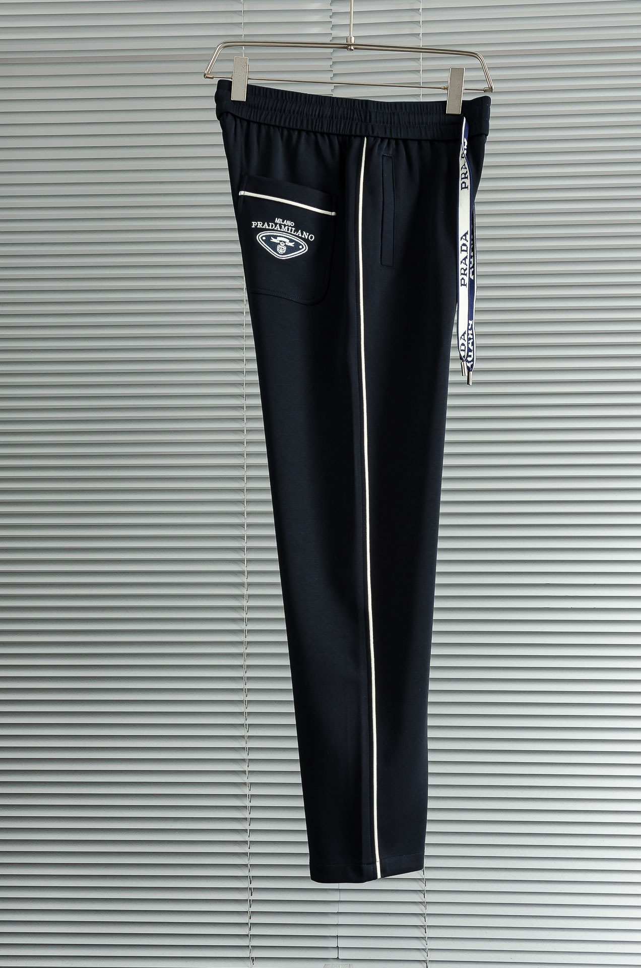 PRADA普拉达 26FW最新款精梳棉混纺挺括有型自带筋骨感抗皱性极强四面弹力包容性好弹力松紧腰搭配抽绳