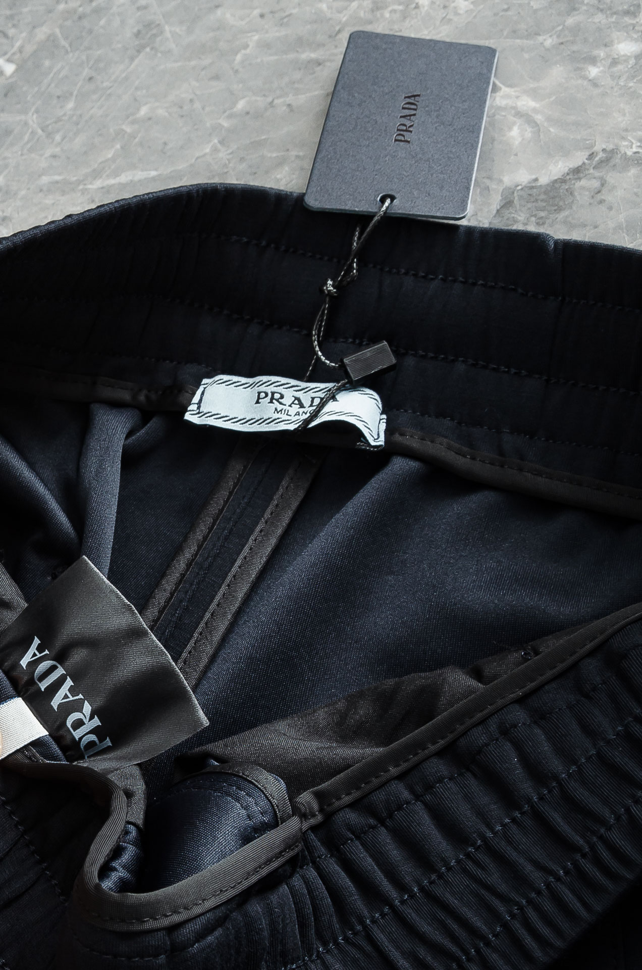 PRADA普拉达 26FW最新款精梳棉混纺挺括有型自带筋骨感抗皱性极强四面弹力包容性好弹力松紧腰搭配抽绳