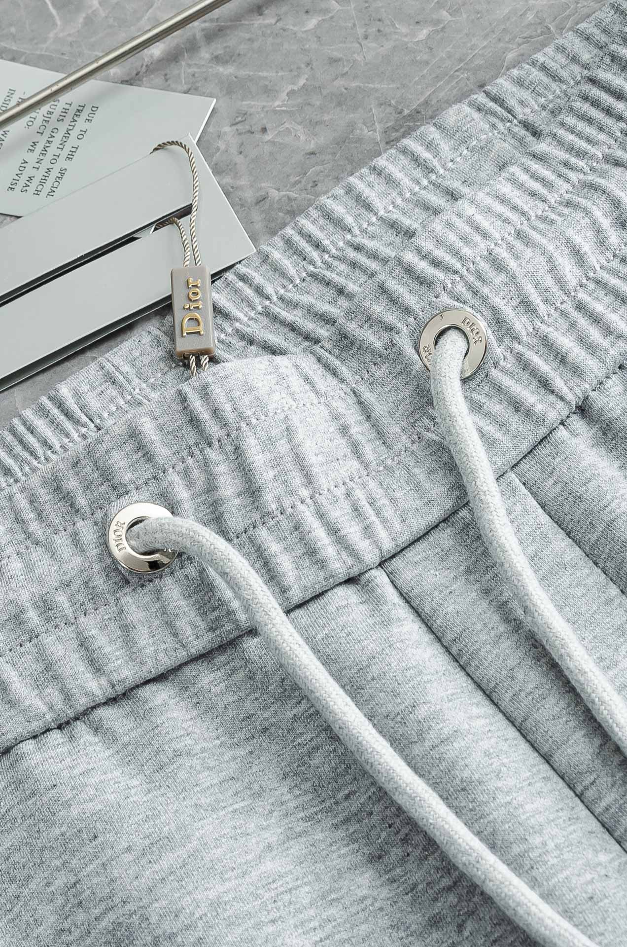 Dior迪奥 26FW最新款精梳棉混纺挺括有型自带筋骨感抗皱性极强四面弹力包容性好弹力松紧腰搭配抽绳设计