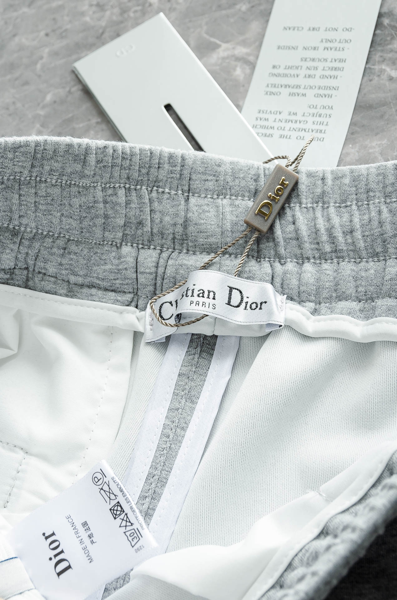 Dior迪奥 26FW最新款精梳棉混纺挺括有型自带筋骨感抗皱性极强四面弹力包容性好弹力松紧腰搭配抽绳设计