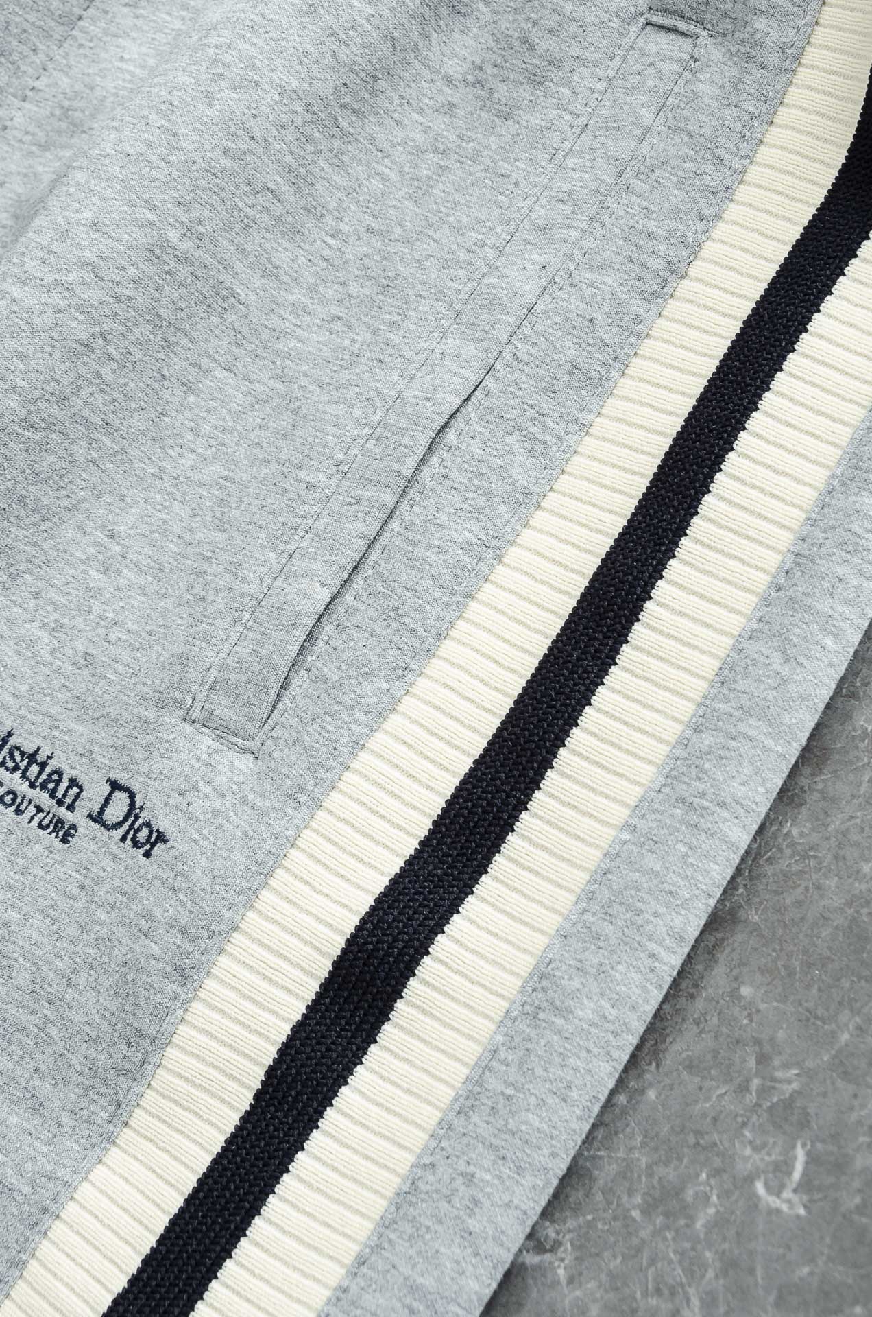 Dior迪奥 26FW最新款精梳棉混纺挺括有型自带筋骨感抗皱性极强四面弹力包容性好弹力松紧腰搭配抽绳设计