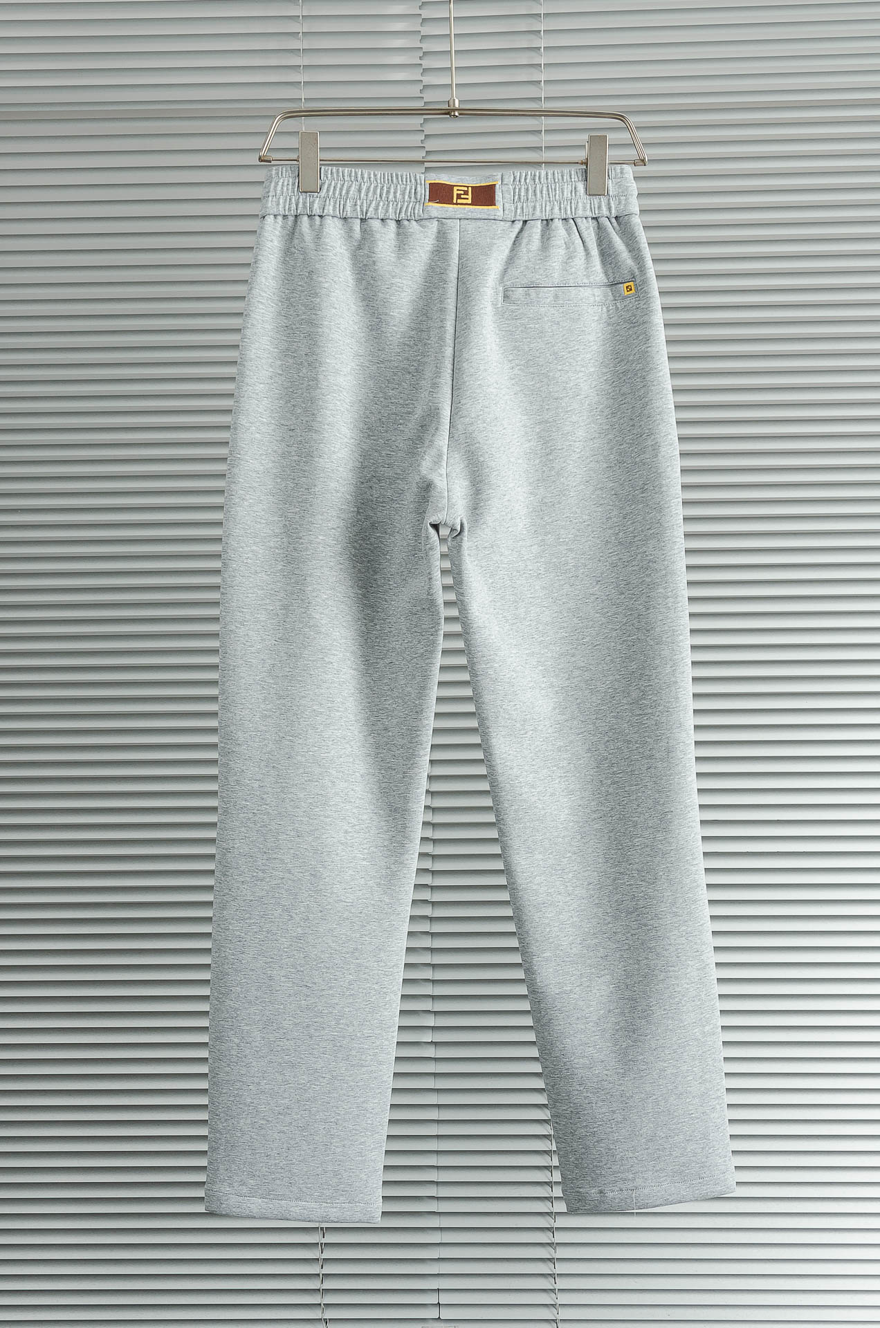 FENDI芬迪26FW最新款精梳棉混纺挺括有型自带筋骨感抗皱性极强四面弹力包容性好弹力松紧腰搭配抽绳设计