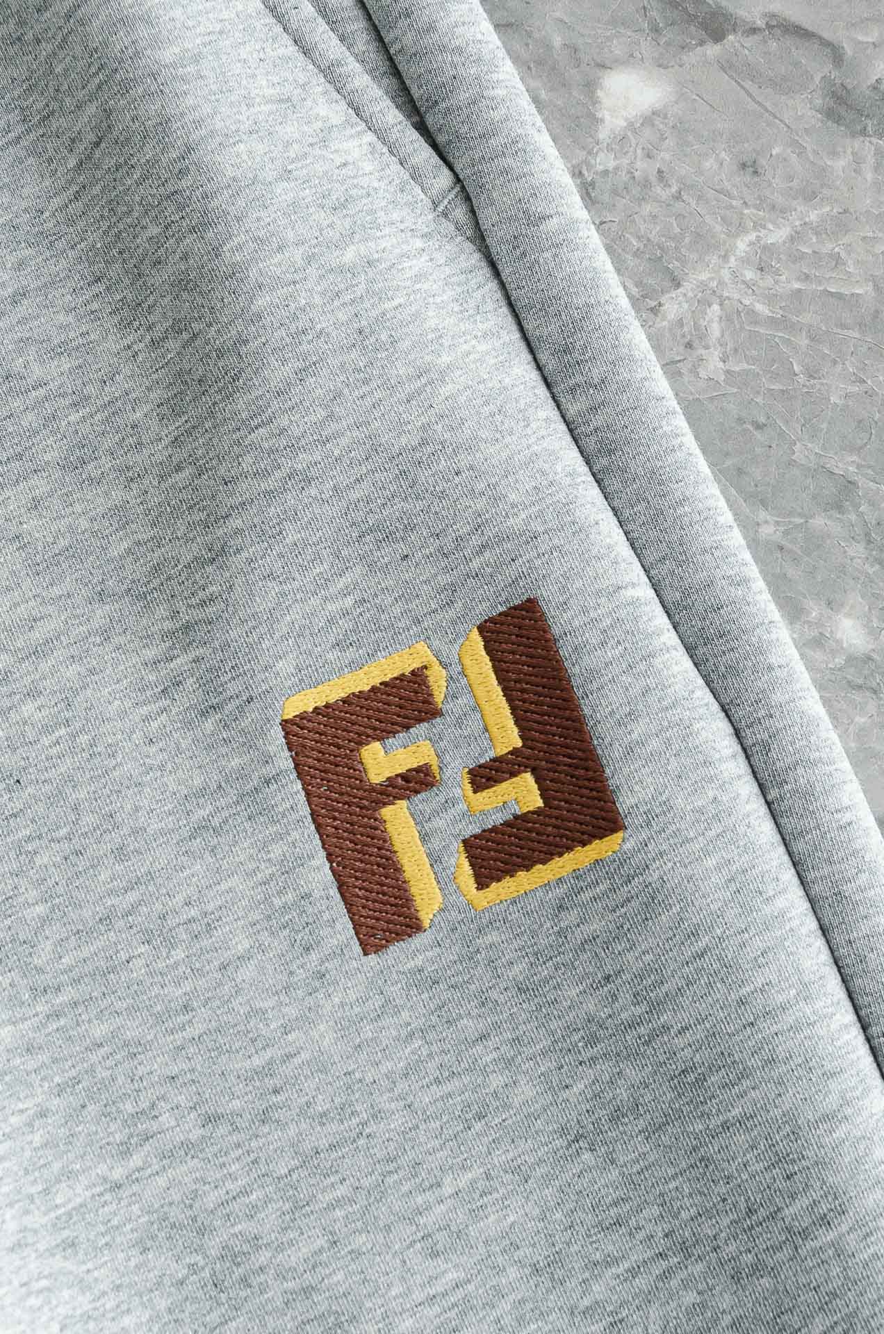 FENDI芬迪26FW最新款精梳棉混纺挺括有型自带筋骨感抗皱性极强四面弹力包容性好弹力松紧腰搭配抽绳设计