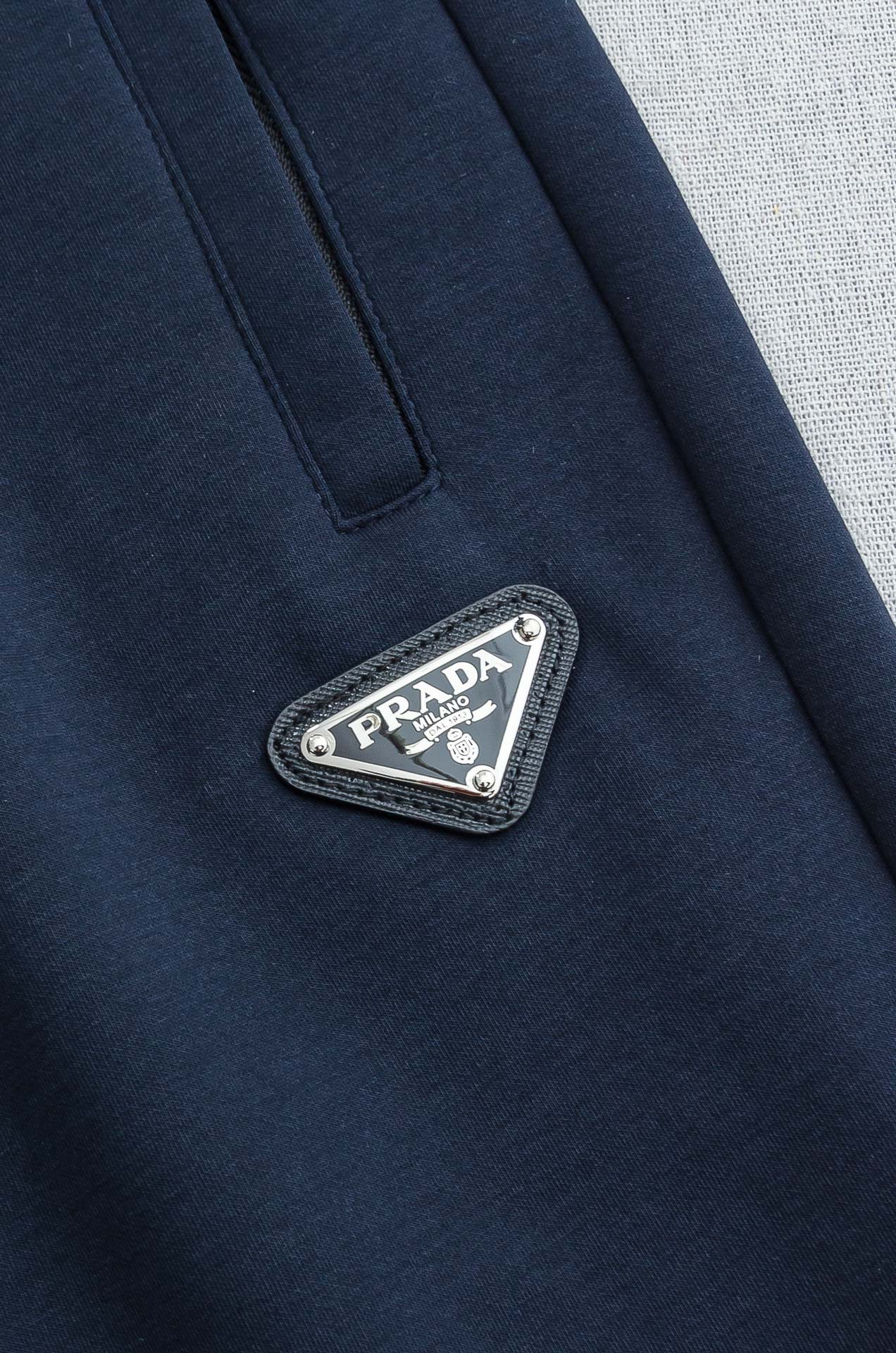 Prada普拉达26FW最新款精梳棉混纺挺括有型自带筋骨感抗皱性极强四面弹力包容性好弹力松紧腰搭配抽绳设