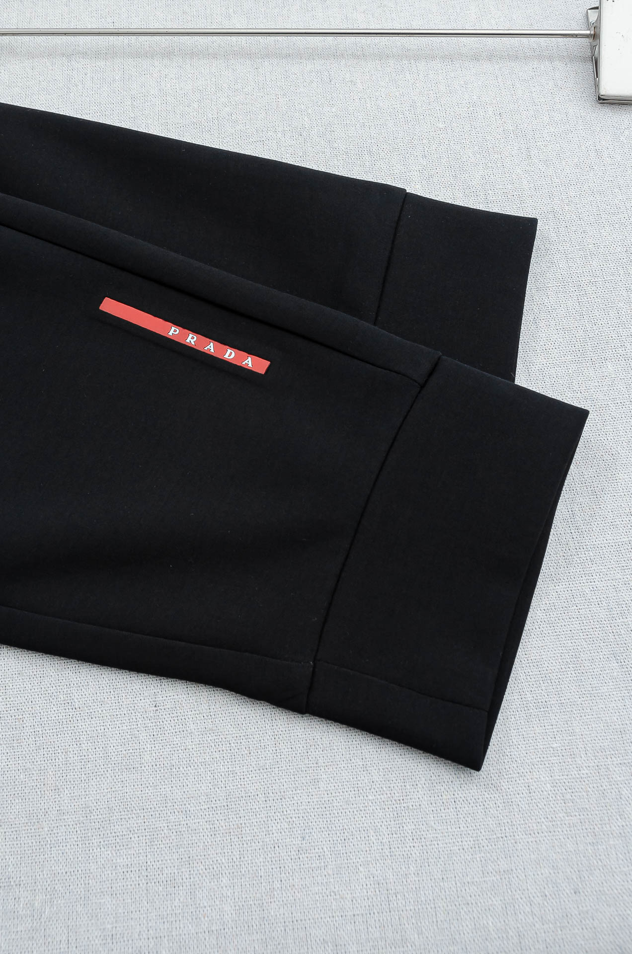 Prada普拉达26FW最新款精梳棉混纺挺括有型自带筋骨感抗皱性极强四面弹力包容性好弹力松紧腰搭配抽绳设