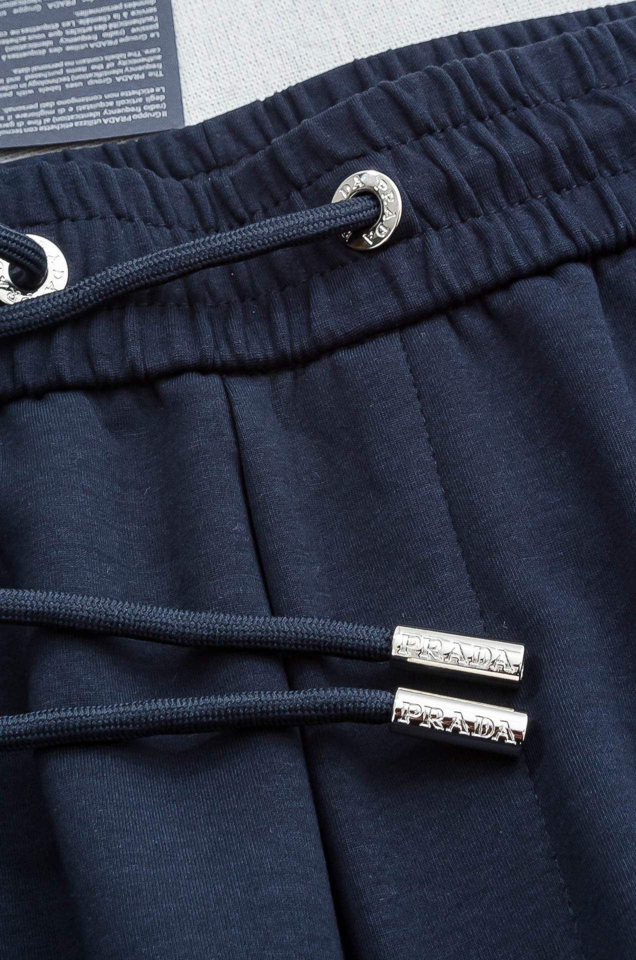 Prada普拉达26FW最新款精梳棉混纺挺括有型自带筋骨感抗皱性极强四面弹力包容性好弹力松紧腰搭配抽绳设