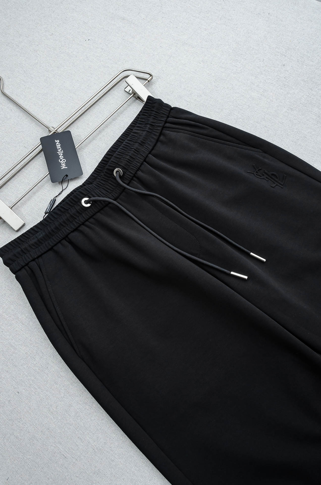 YsL 26FW最新款精梳棉混纺挺括有型自带筋骨感抗皱性极强四面弹力包容性好弹力松紧腰搭配抽绳设计直筒立