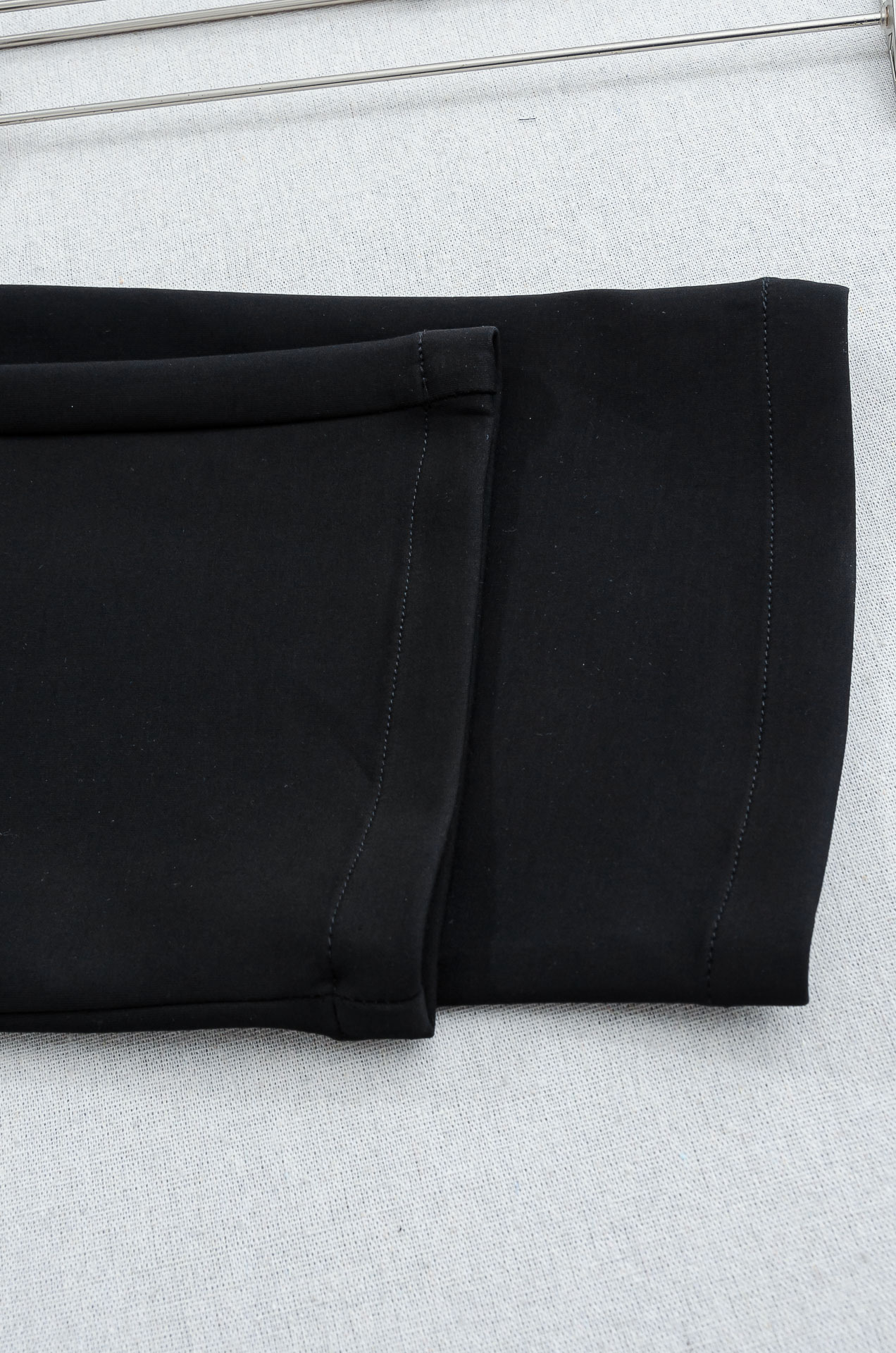 YsL 26FW最新款精梳棉混纺挺括有型自带筋骨感抗皱性极强四面弹力包容性好弹力松紧腰搭配抽绳设计直筒立