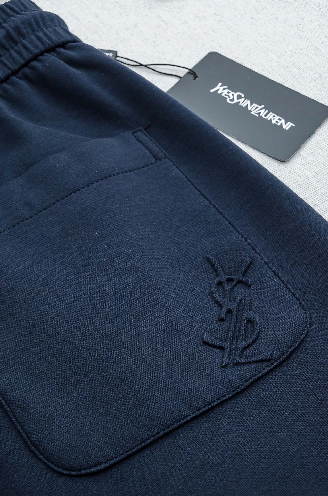 YSL 26FW最新款精梳棉混纺挺括有型自带筋骨感抗皱性极强四面弹力包容性好弹力松紧腰搭配抽绳设计直筒立