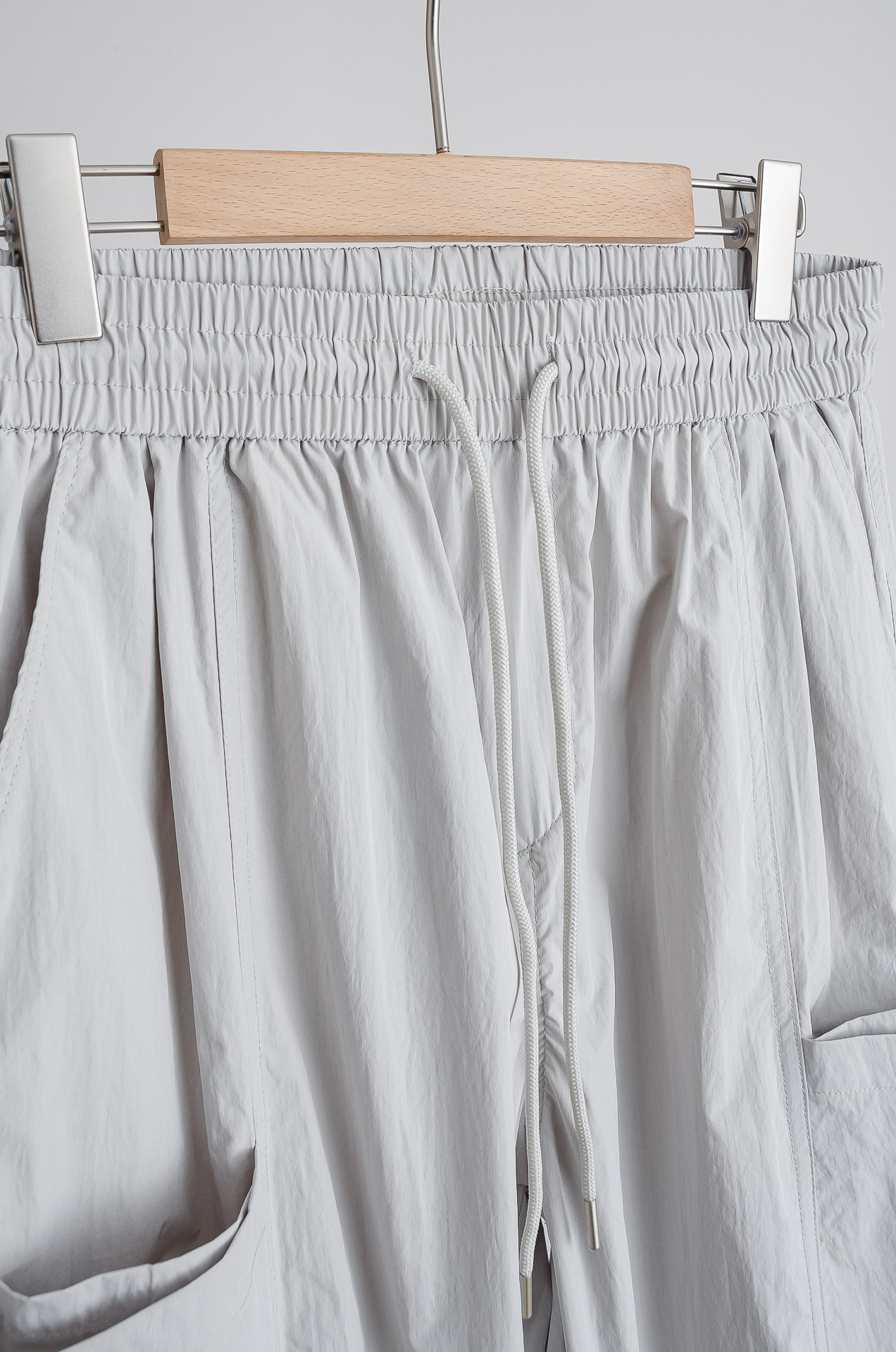 ☀️☀️ 巴黎世家 2026新春最新出品宽松裤脚休闲裤#休闲百搭的一款 上身很舒适 弹力收腰抽绳，阔腿设