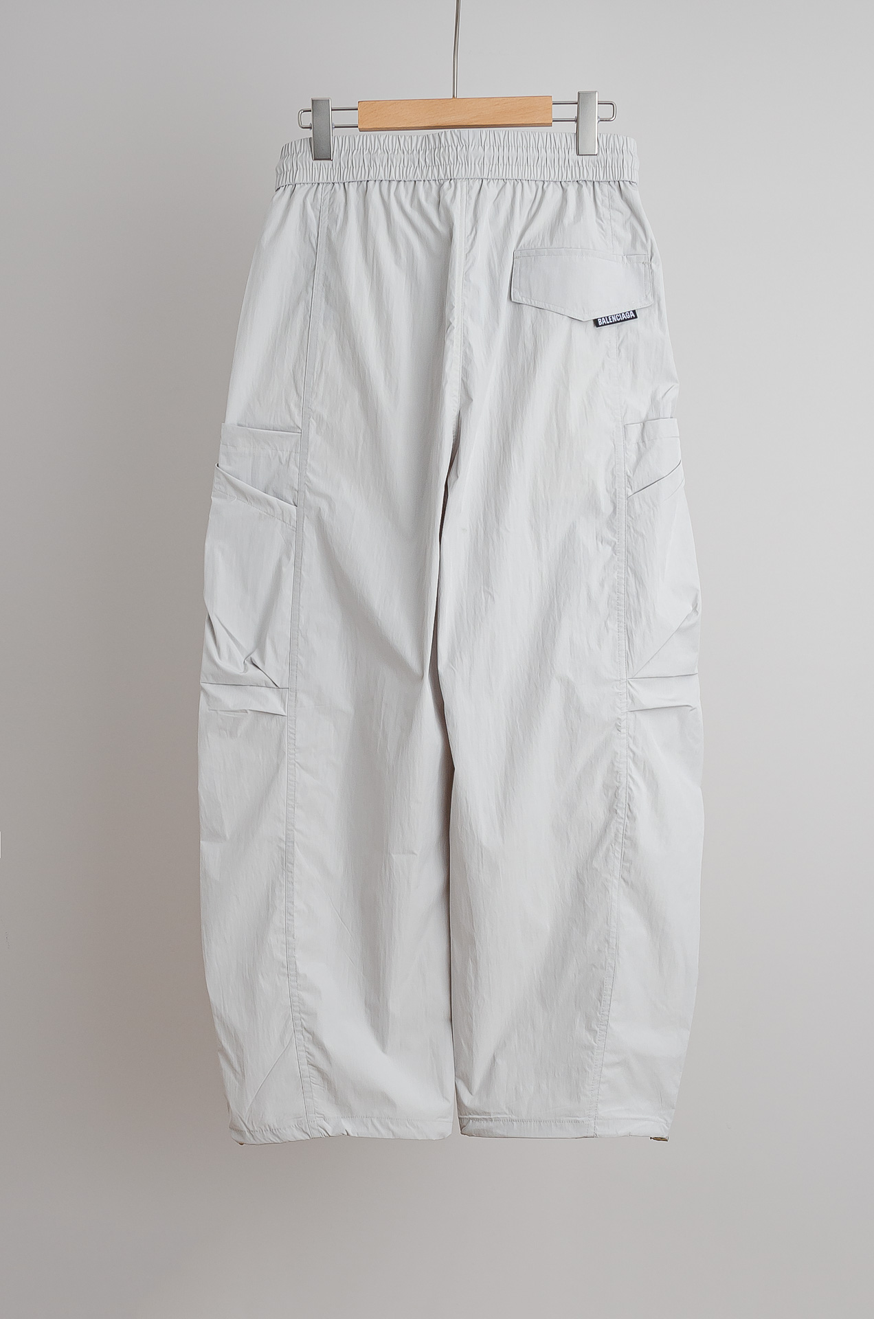 ☀️☀️ 巴黎世家 2026新春最新出品宽松裤脚休闲裤#休闲百搭的一款 上身很舒适 弹力收腰抽绳，阔腿设