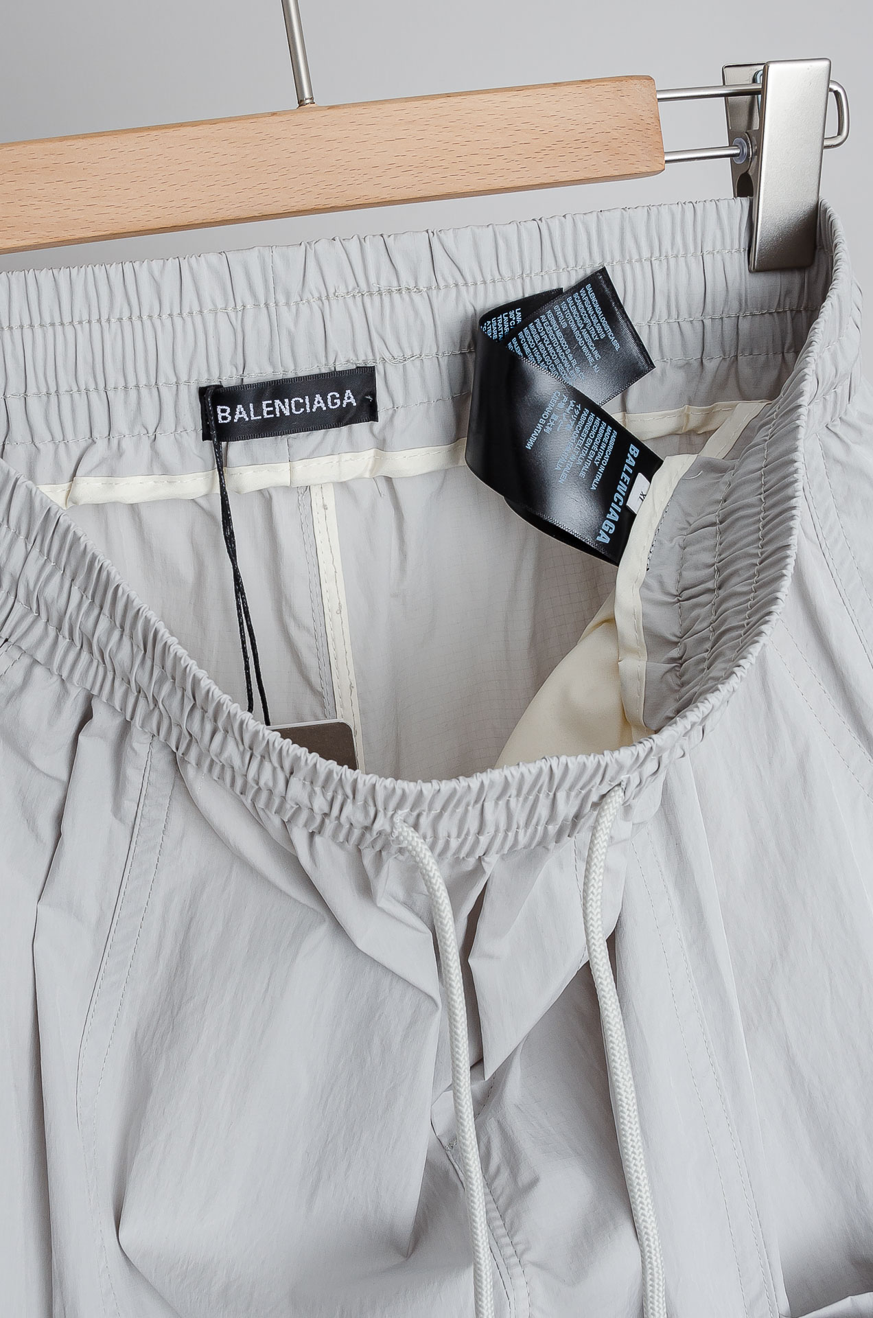 ☀️☀️ 巴黎世家 2026新春最新出品宽松裤脚休闲裤#休闲百搭的一款 上身很舒适 弹力收腰抽绳，阔腿设