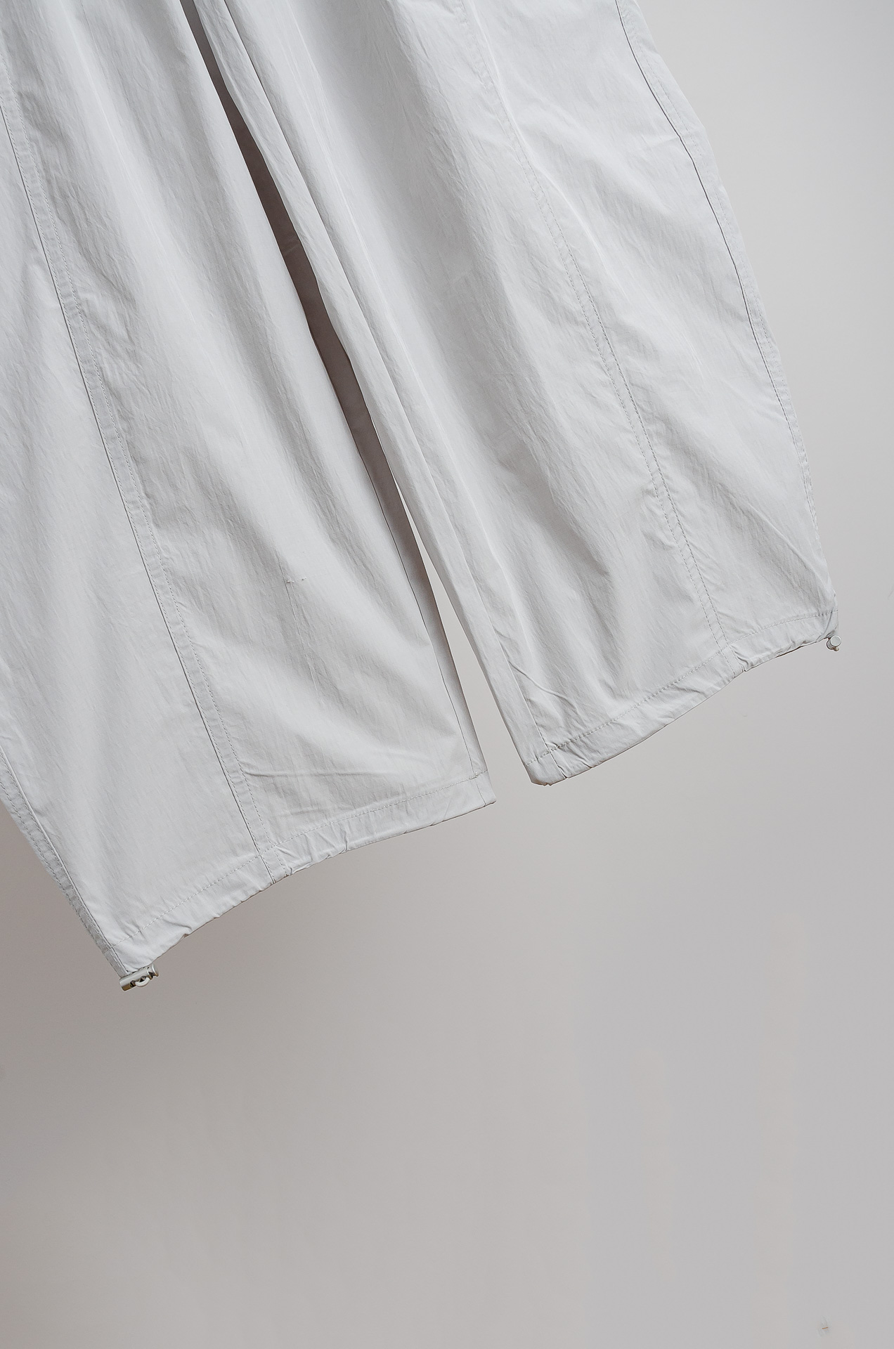 ☀️☀️ 巴黎世家 2026新春最新出品宽松裤脚休闲裤#休闲百搭的一款 上身很舒适 弹力收腰抽绳，阔腿设