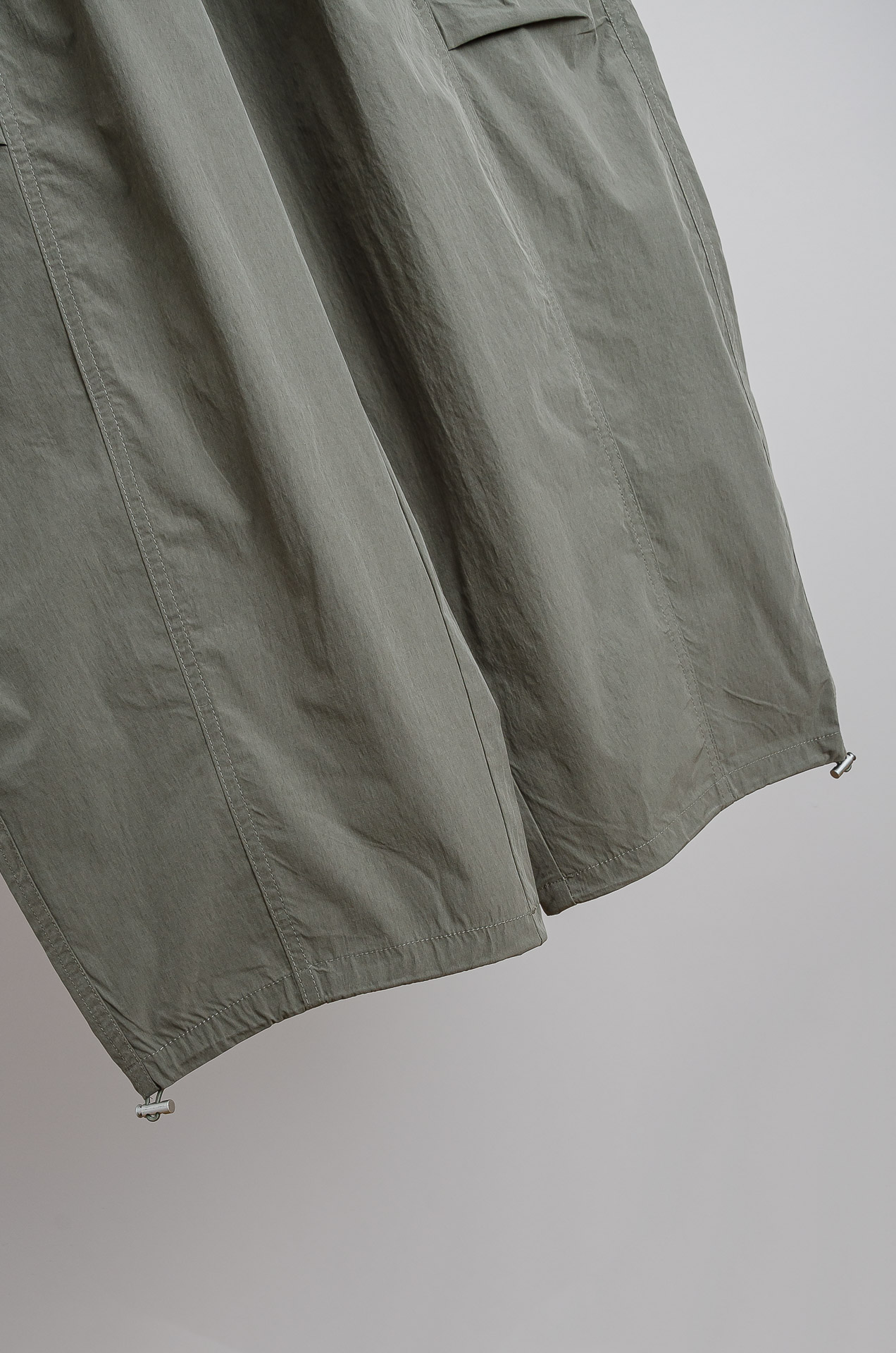 ☀️☀️ 巴黎世家 2026新春最新出品宽松裤脚休闲裤#休闲百搭的一款 上身很舒适 弹力收腰抽绳，阔腿设