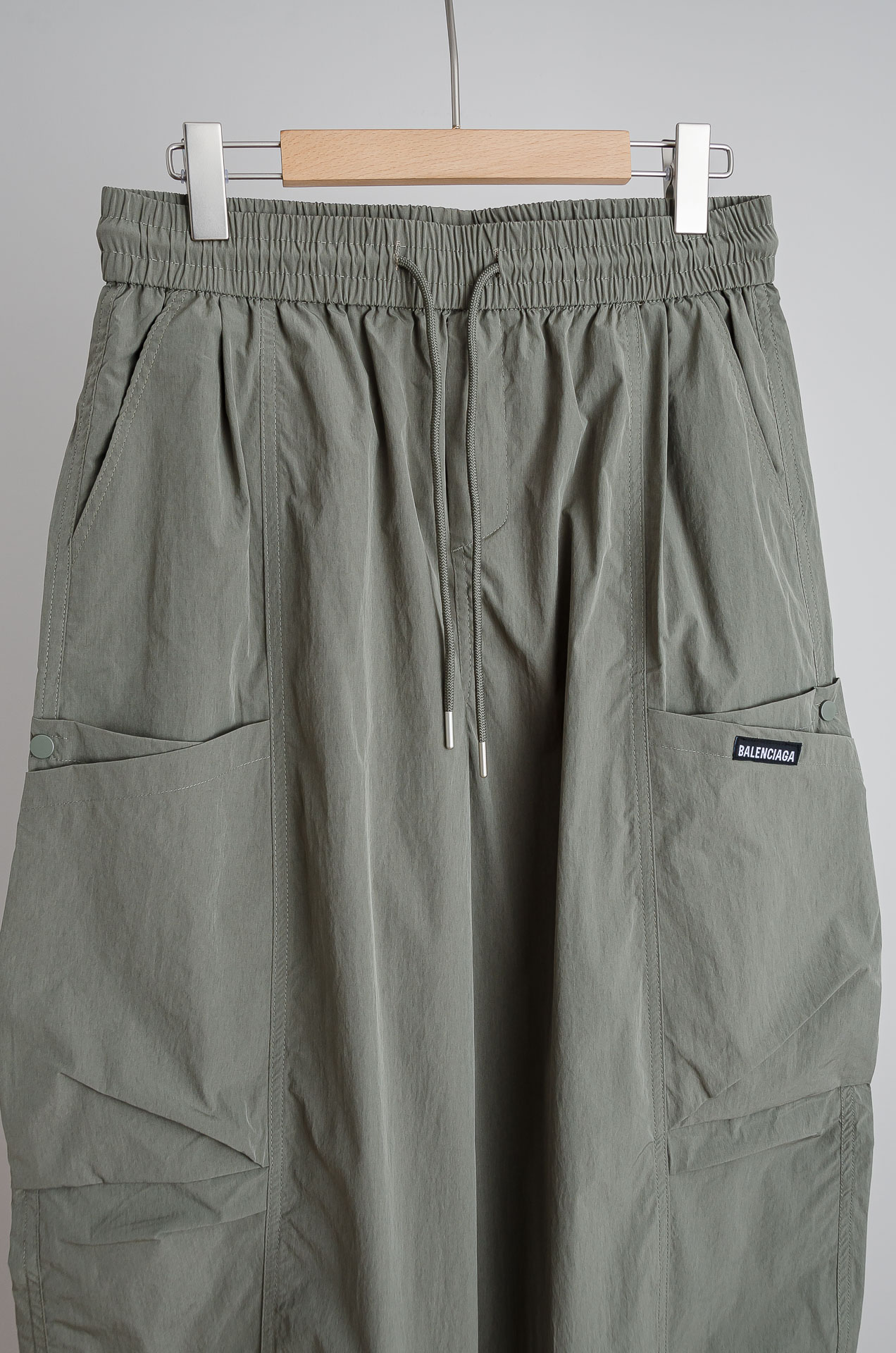 ☀️☀️ 巴黎世家 2026新春最新出品宽松裤脚休闲裤#休闲百搭的一款 上身很舒适 弹力收腰抽绳，阔腿设