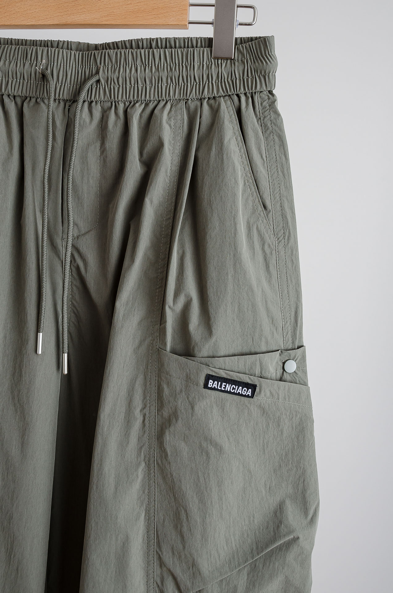 ☀️☀️ 巴黎世家 2026新春最新出品宽松裤脚休闲裤#休闲百搭的一款 上身很舒适 弹力收腰抽绳，阔腿设