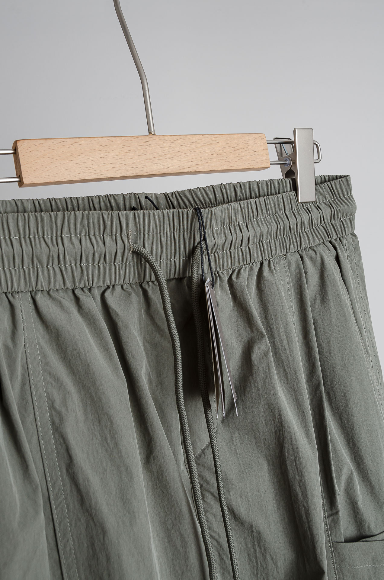 ☀️☀️ 巴黎世家 2026新春最新出品宽松裤脚休闲裤#休闲百搭的一款 上身很舒适 弹力收腰抽绳，阔腿设