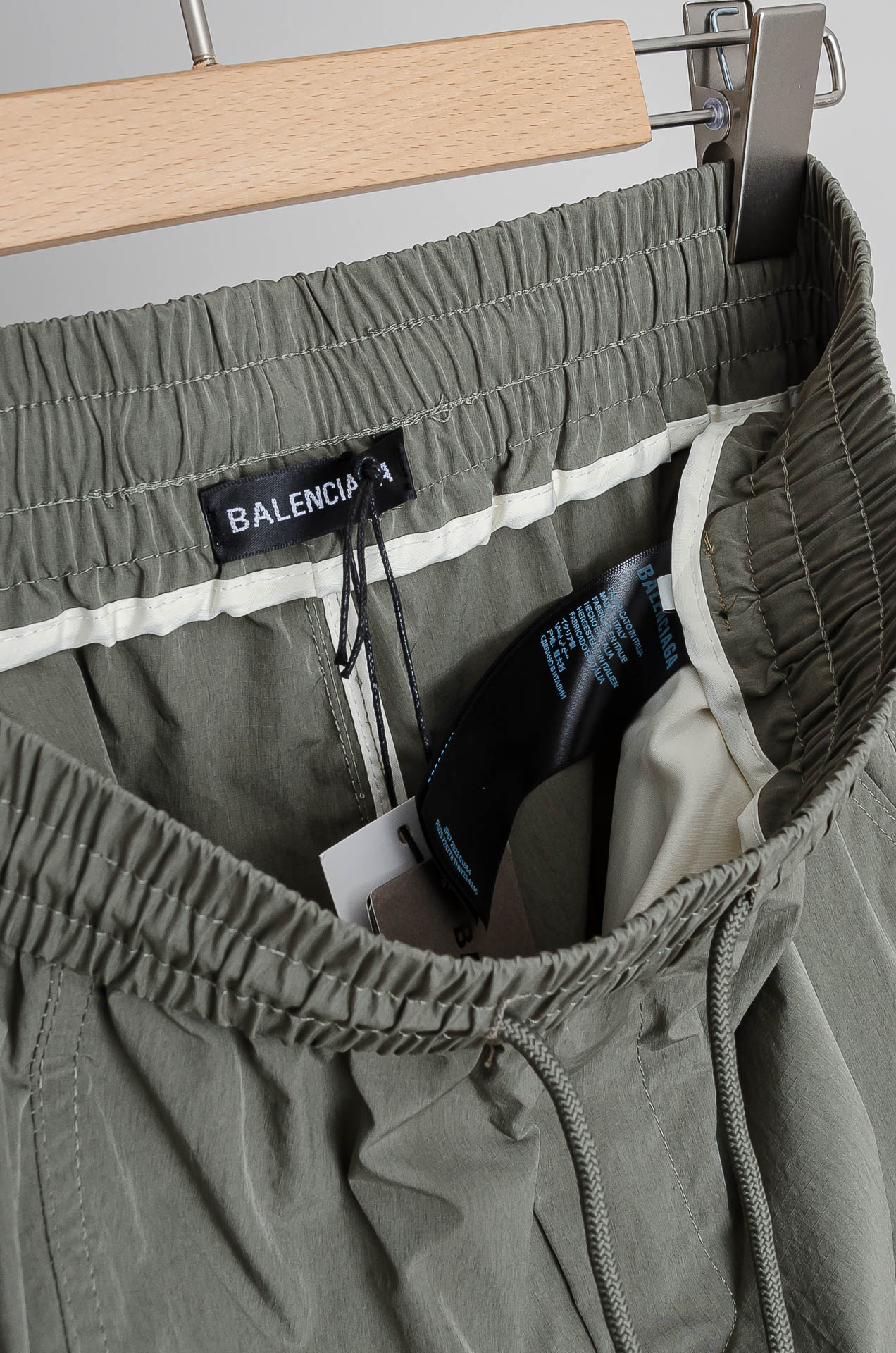 ☀️☀️ 巴黎世家 2026新春最新出品宽松裤脚休闲裤#休闲百搭的一款 上身很舒适 弹力收腰抽绳，阔腿设