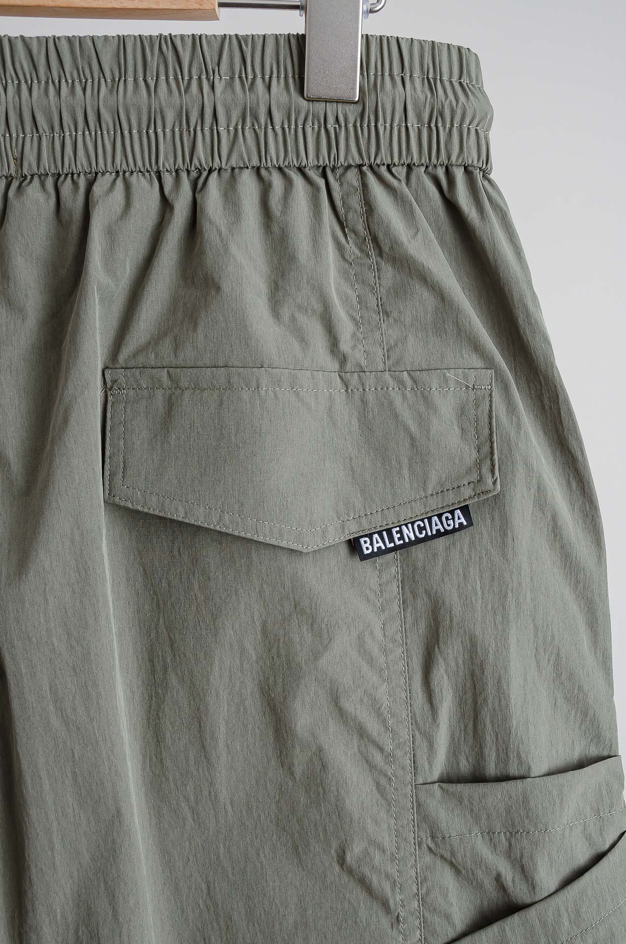 ☀️☀️ 巴黎世家 2026新春最新出品宽松裤脚休闲裤#休闲百搭的一款 上身很舒适 弹力收腰抽绳，阔腿设