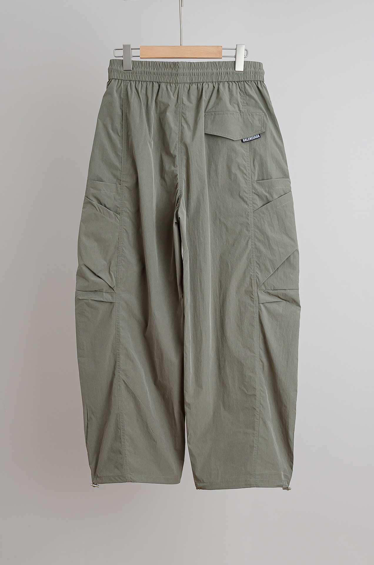 ☀️☀️ 巴黎世家 2026新春最新出品宽松裤脚休闲裤#休闲百搭的一款 上身很舒适 弹力收腰抽绳，阔腿设