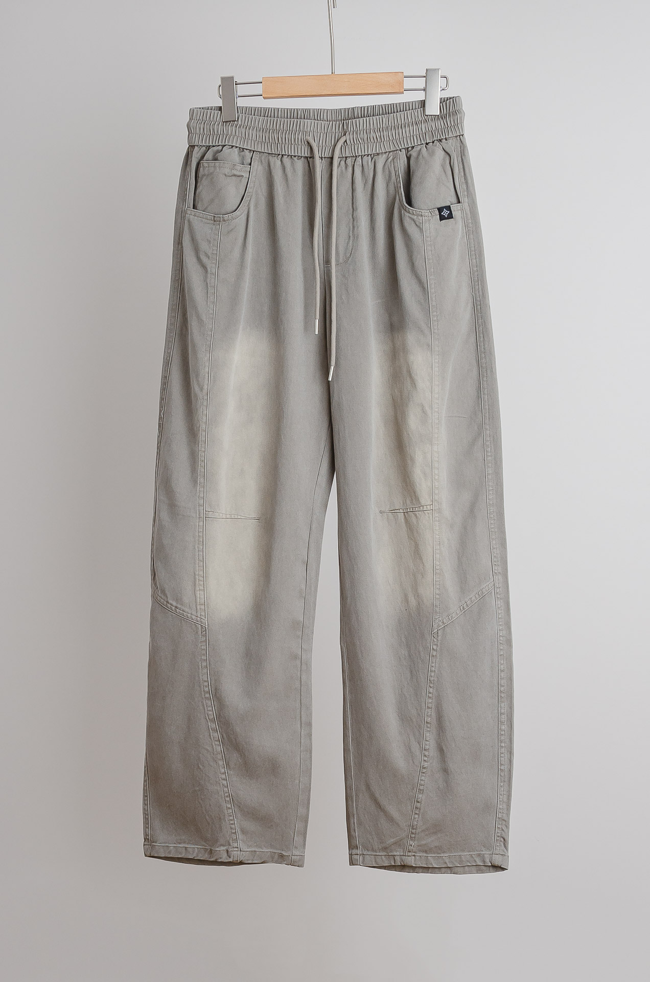 ☀️☀️ LV 2026新春最新出品宽松裤脚休闲裤#休闲百搭的一款 上身很舒适 弹力收腰抽绳，阔腿设计，