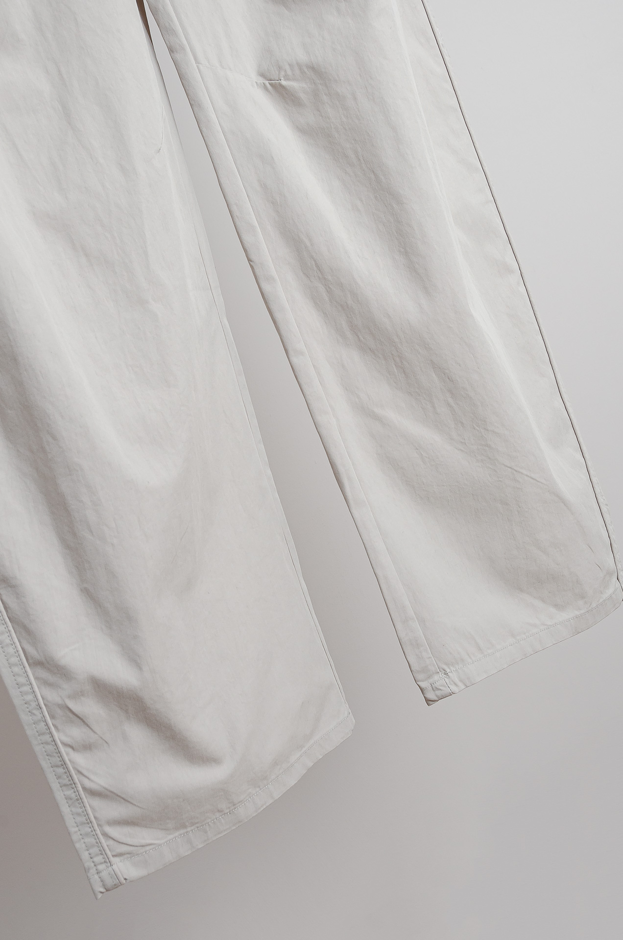 ☀️☀️ 巴黎世家 2026新春最新出品宽松裤脚休闲裤#休闲百搭的一款 上身很舒适 弹力收腰抽绳，阔腿设