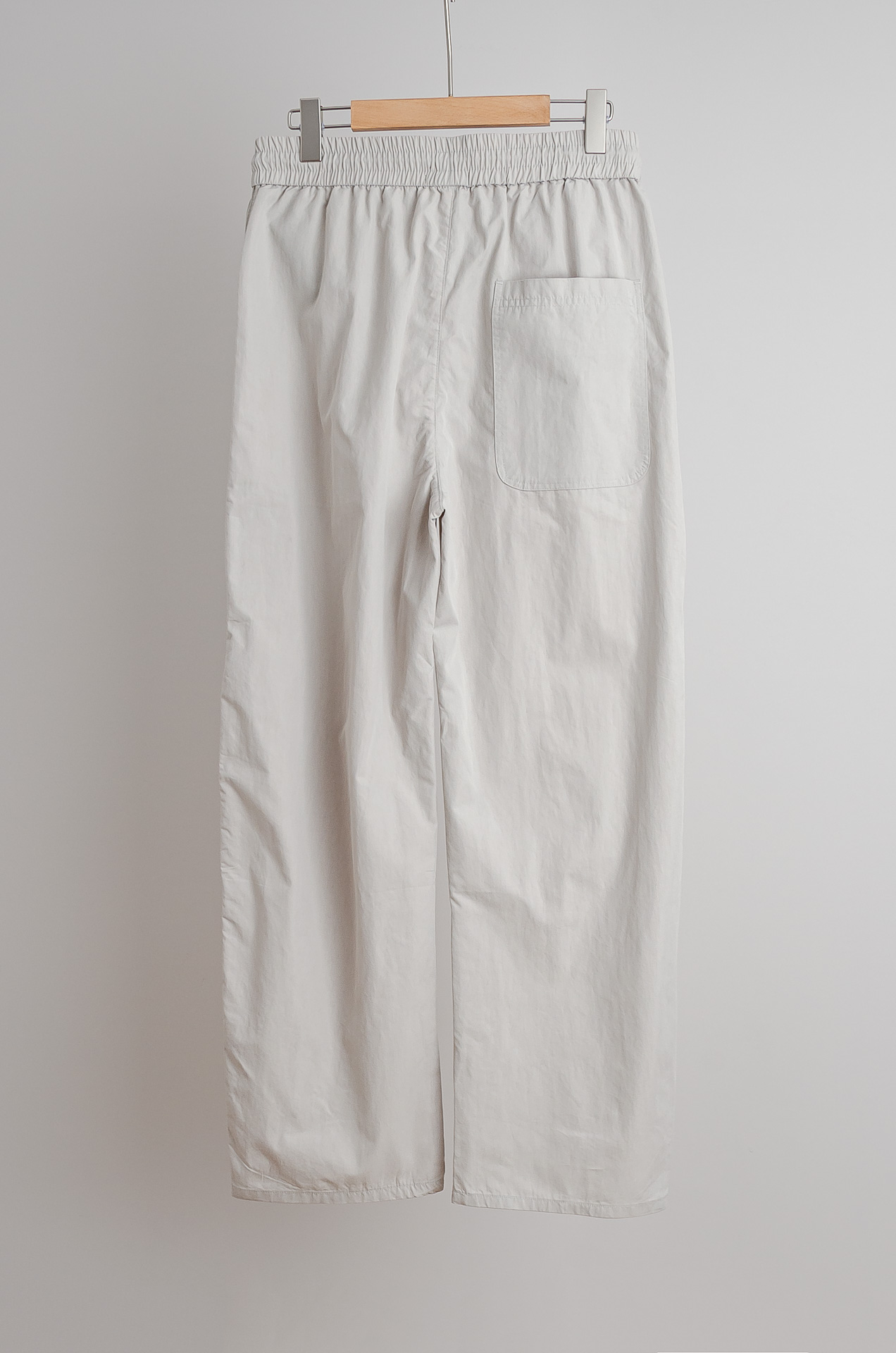 ☀️☀️ 巴黎世家 2026新春最新出品宽松裤脚休闲裤#休闲百搭的一款 上身很舒适 弹力收腰抽绳，阔腿设