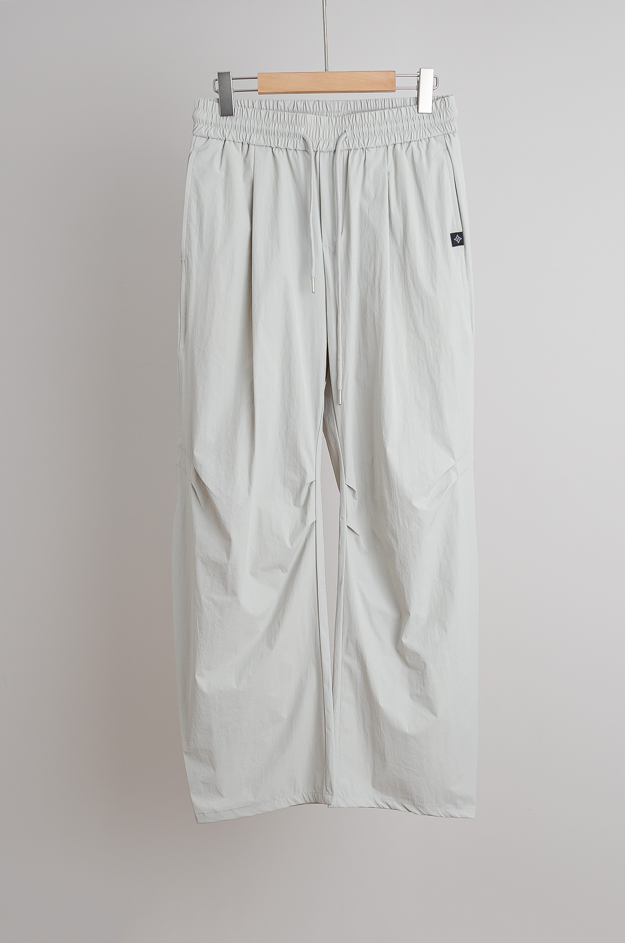 ☀️☀️ LV 2026新春最新出品宽松裤脚休闲裤#休闲百搭的一款 上身很舒适 弹力收腰抽绳，阔腿设计，