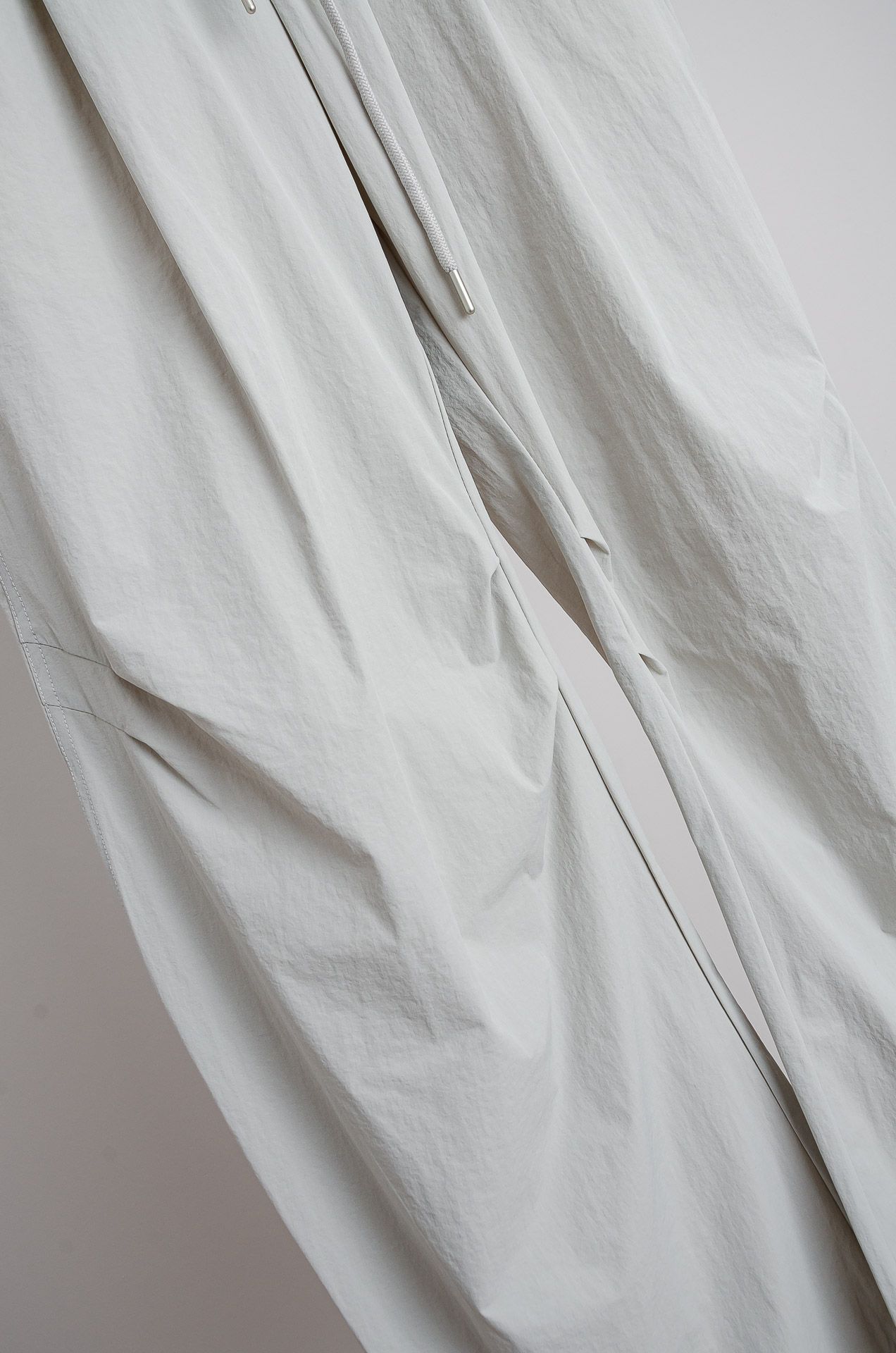 ☀️☀️ LV 2026新春最新出品宽松裤脚休闲裤#休闲百搭的一款 上身很舒适 弹力收腰抽绳，阔腿设计，