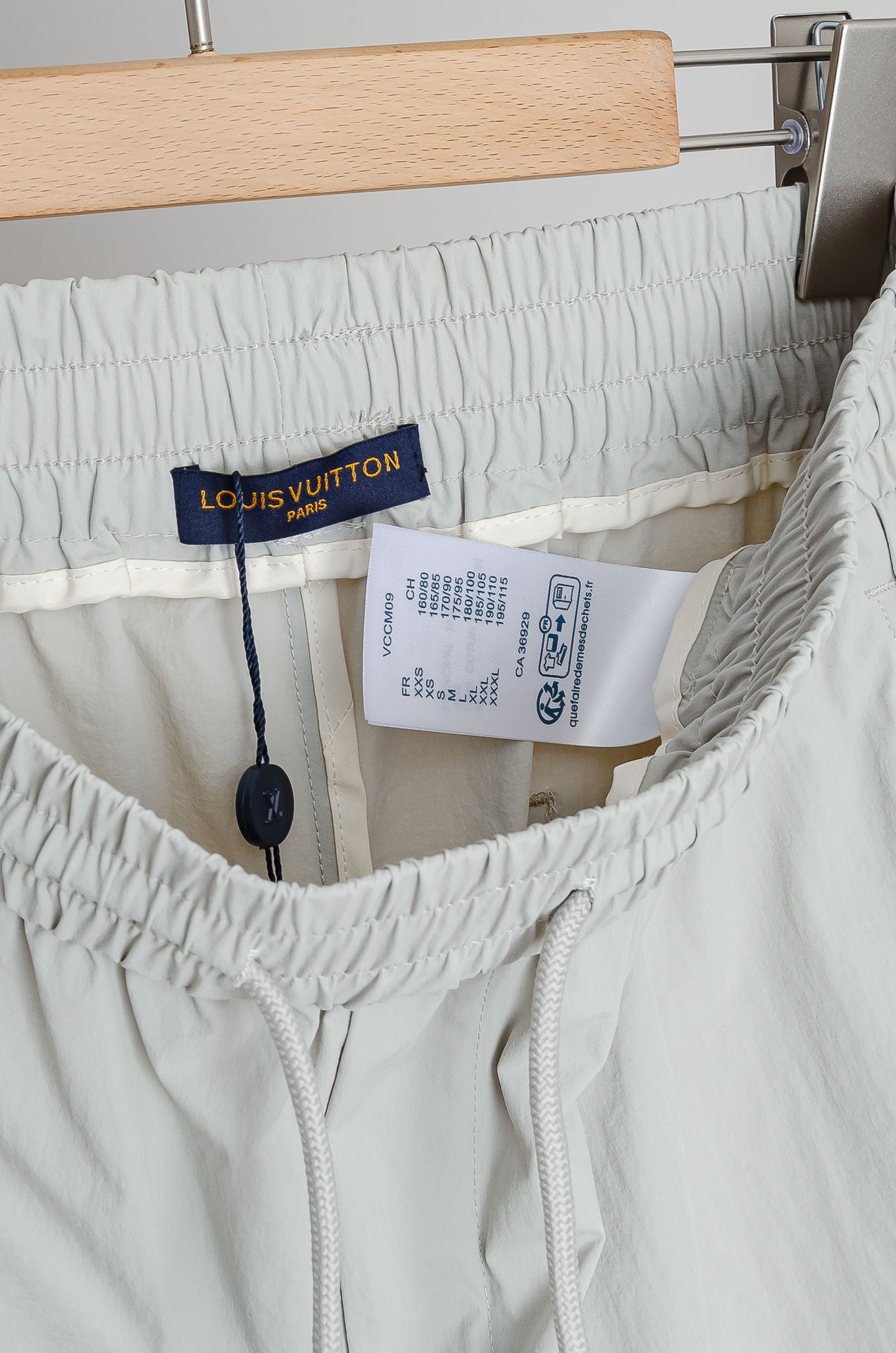 ☀️☀️ LV 2026新春最新出品宽松裤脚休闲裤#休闲百搭的一款 上身很舒适 弹力收腰抽绳，阔腿设计，