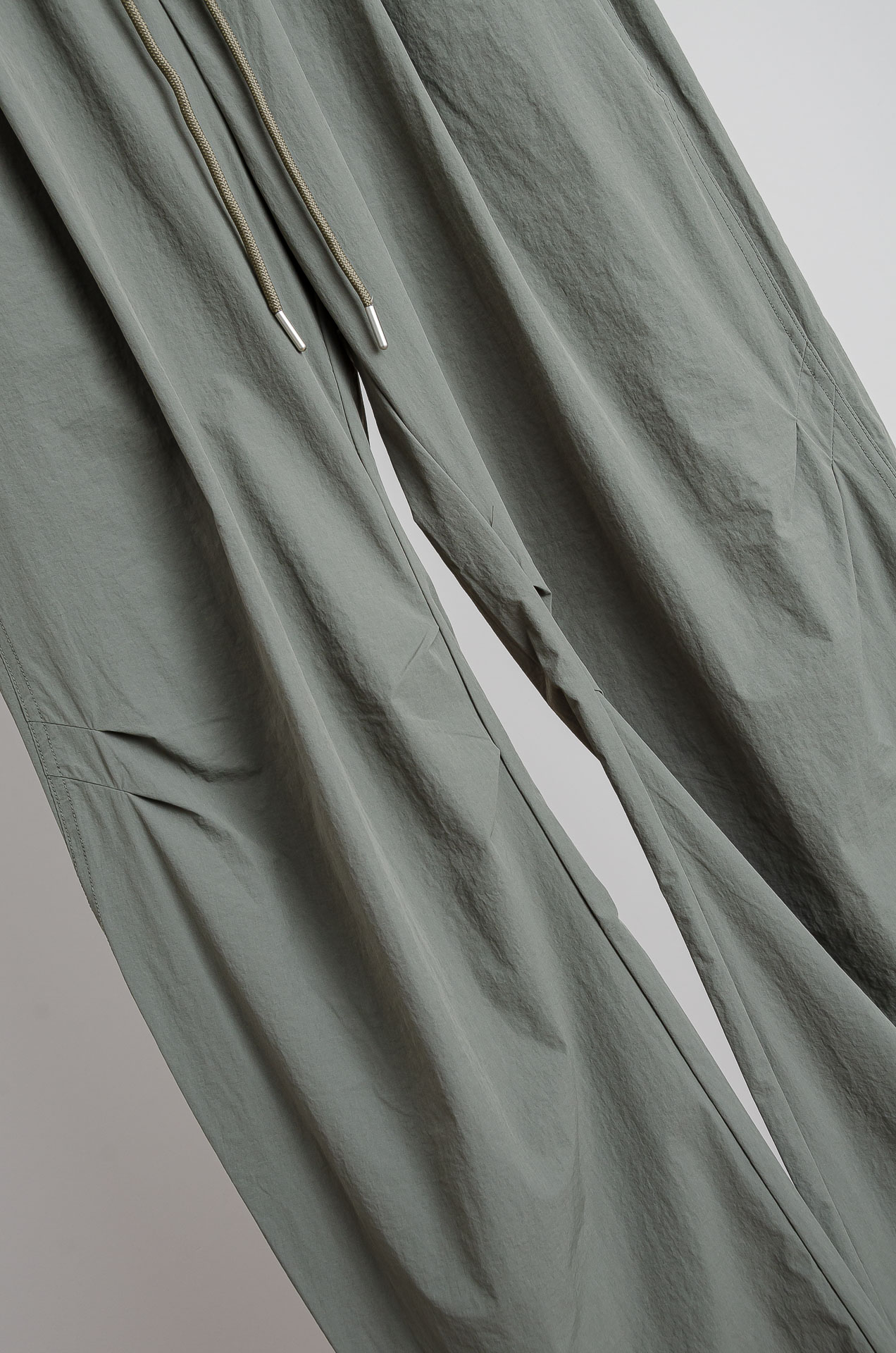 ☀️☀️ LV 2026新春最新出品宽松裤脚休闲裤#休闲百搭的一款 上身很舒适 弹力收腰抽绳，阔腿设计，