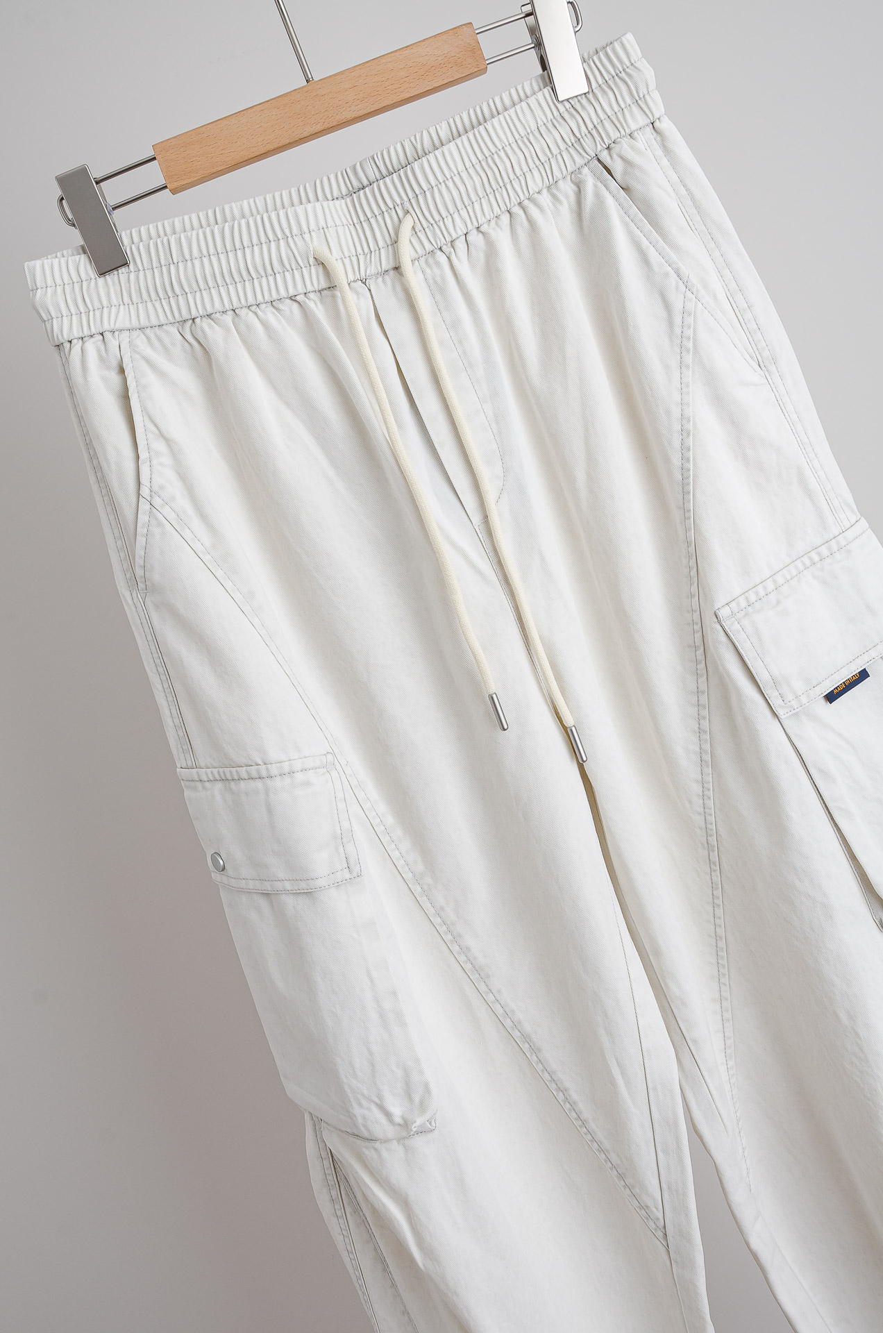 ☀️☀️ LV 2026新春最新出品宽松裤脚休闲裤#休闲百搭的一款 上身很舒适 弹力收腰抽绳，阔腿设计，