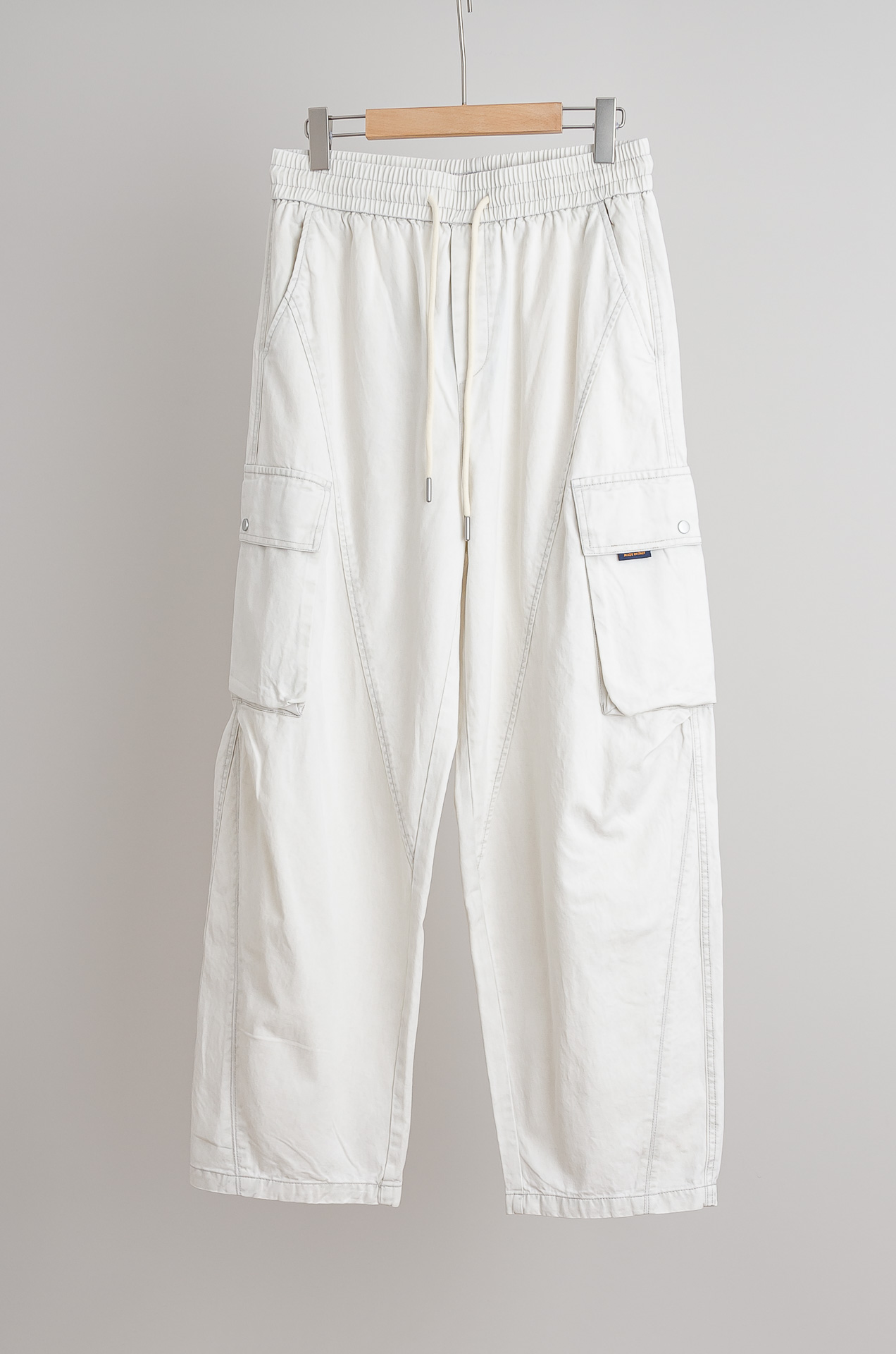 ☀️☀️ LV 2026新春最新出品宽松裤脚休闲裤#休闲百搭的一款 上身很舒适 弹力收腰抽绳，阔腿设计，