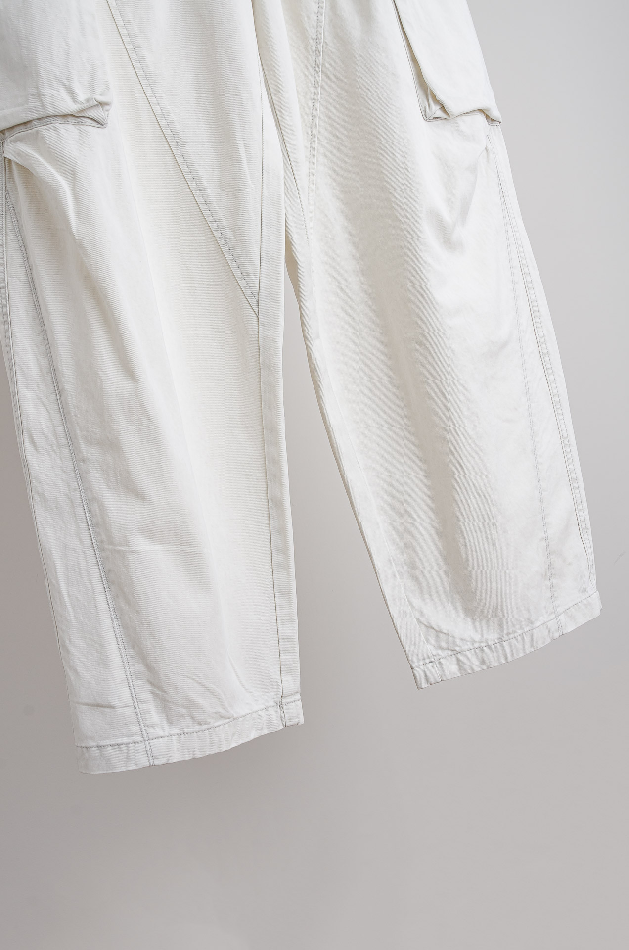 ☀️☀️ LV 2026新春最新出品宽松裤脚休闲裤#休闲百搭的一款 上身很舒适 弹力收腰抽绳，阔腿设计，