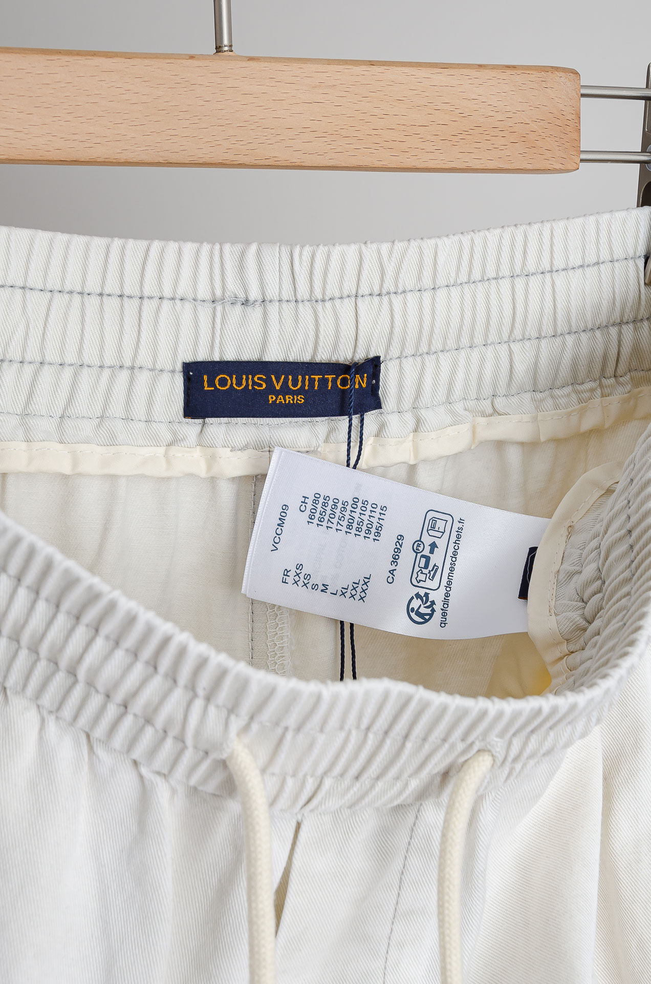 ☀️☀️ LV 2026新春最新出品宽松裤脚休闲裤#休闲百搭的一款 上身很舒适 弹力收腰抽绳，阔腿设计，