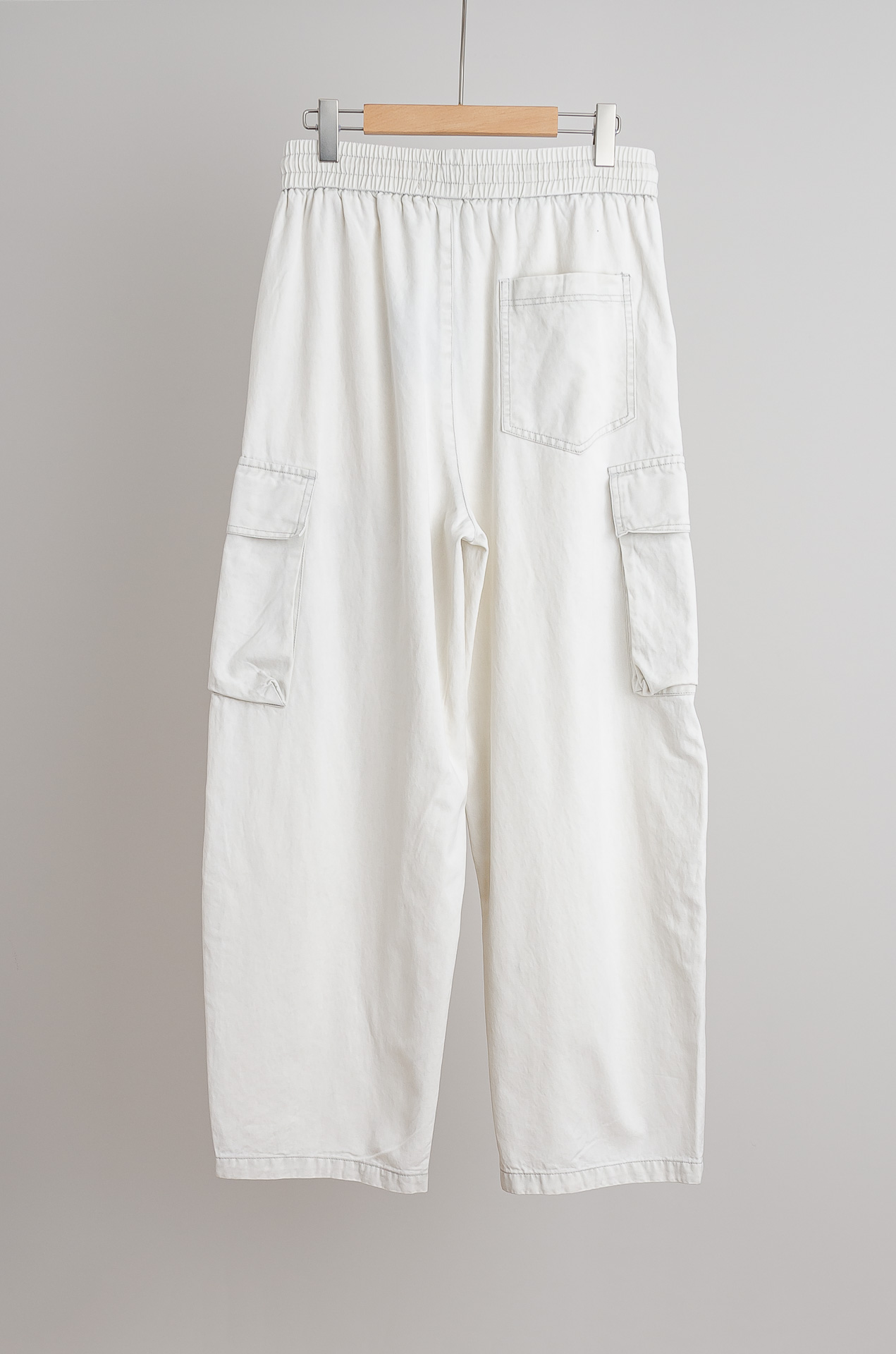 ☀️☀️ LV 2026新春最新出品宽松裤脚休闲裤#休闲百搭的一款 上身很舒适 弹力收腰抽绳，阔腿设计，