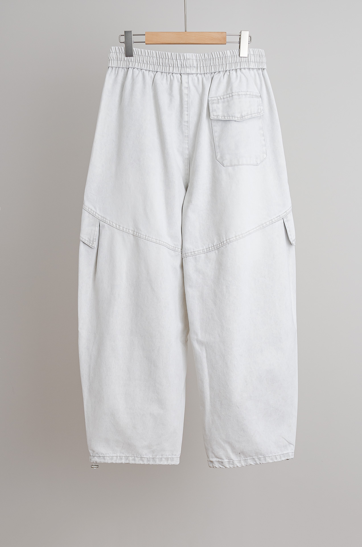 ☀️☀️ 巴黎世家 2026新春最新出品宽松裤脚休闲裤#休闲百搭的一款 上身很舒适 弹力收腰抽绳，阔腿设