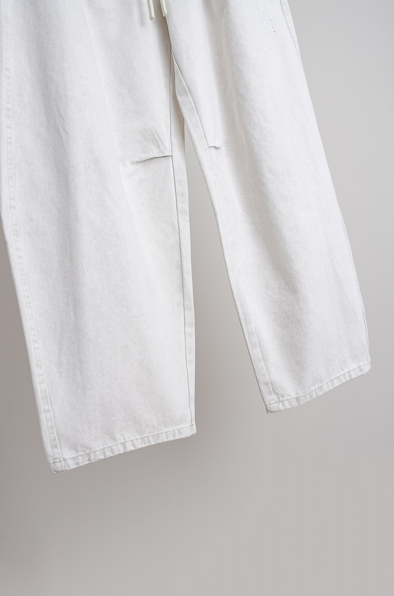 ☀️☀️ 巴黎世家 2026新春最新出品宽松裤脚休闲裤#休闲百搭的一款 上身很舒适 弹力收腰抽绳，阔腿设