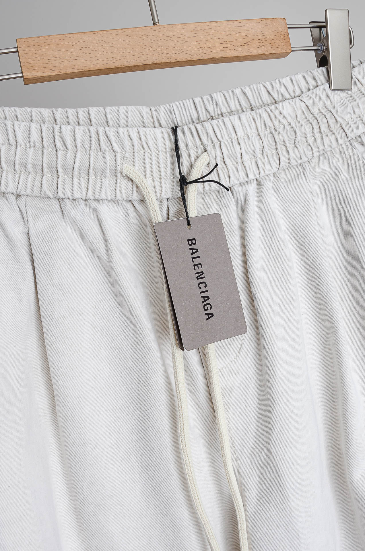 ☀️☀️ 巴黎世家 2026新春最新出品宽松裤脚休闲裤#休闲百搭的一款 上身很舒适 弹力收腰抽绳，阔腿设