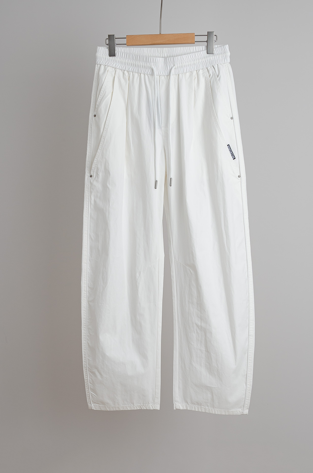 ☀️☀️ 巴黎世家 2026新春最新出品宽松裤脚休闲裤#休闲百搭的一款 上身很舒适 弹力收腰抽绳，阔腿设