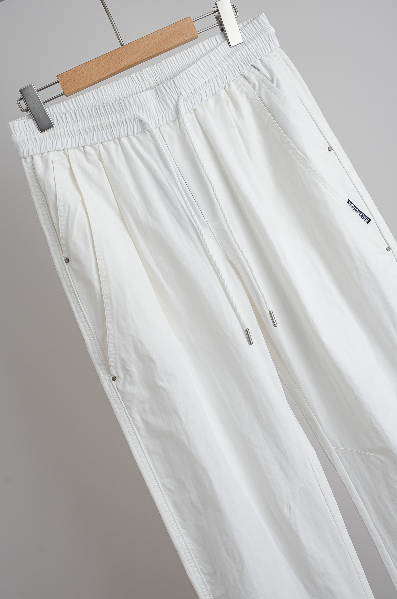 ☀️☀️ 巴黎世家 2026新春最新出品宽松裤脚休闲裤#休闲百搭的一款 上身很舒适 弹力收腰抽绳，阔腿设