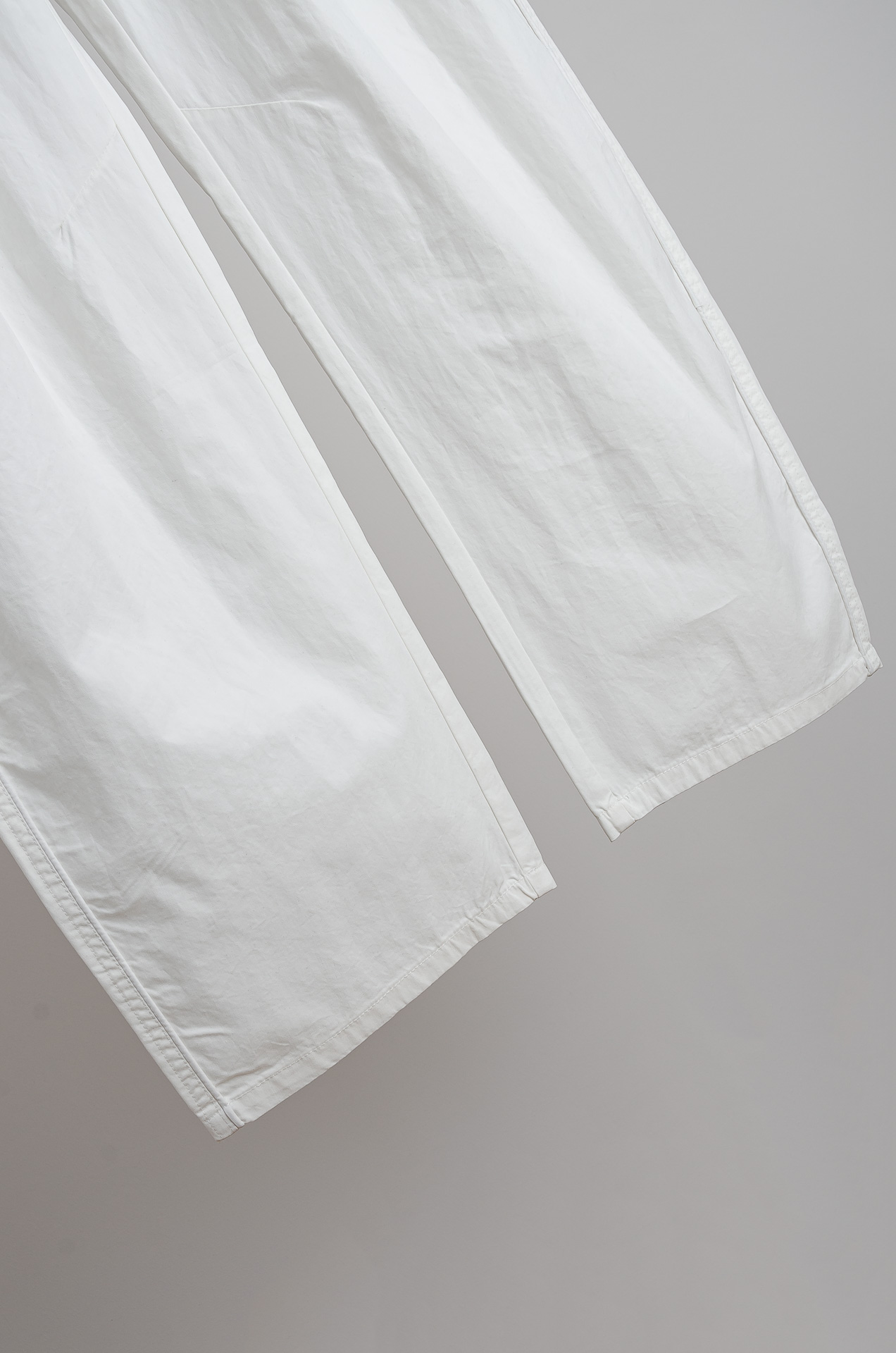 ☀️☀️ 巴黎世家 2026新春最新出品宽松裤脚休闲裤#休闲百搭的一款 上身很舒适 弹力收腰抽绳，阔腿设