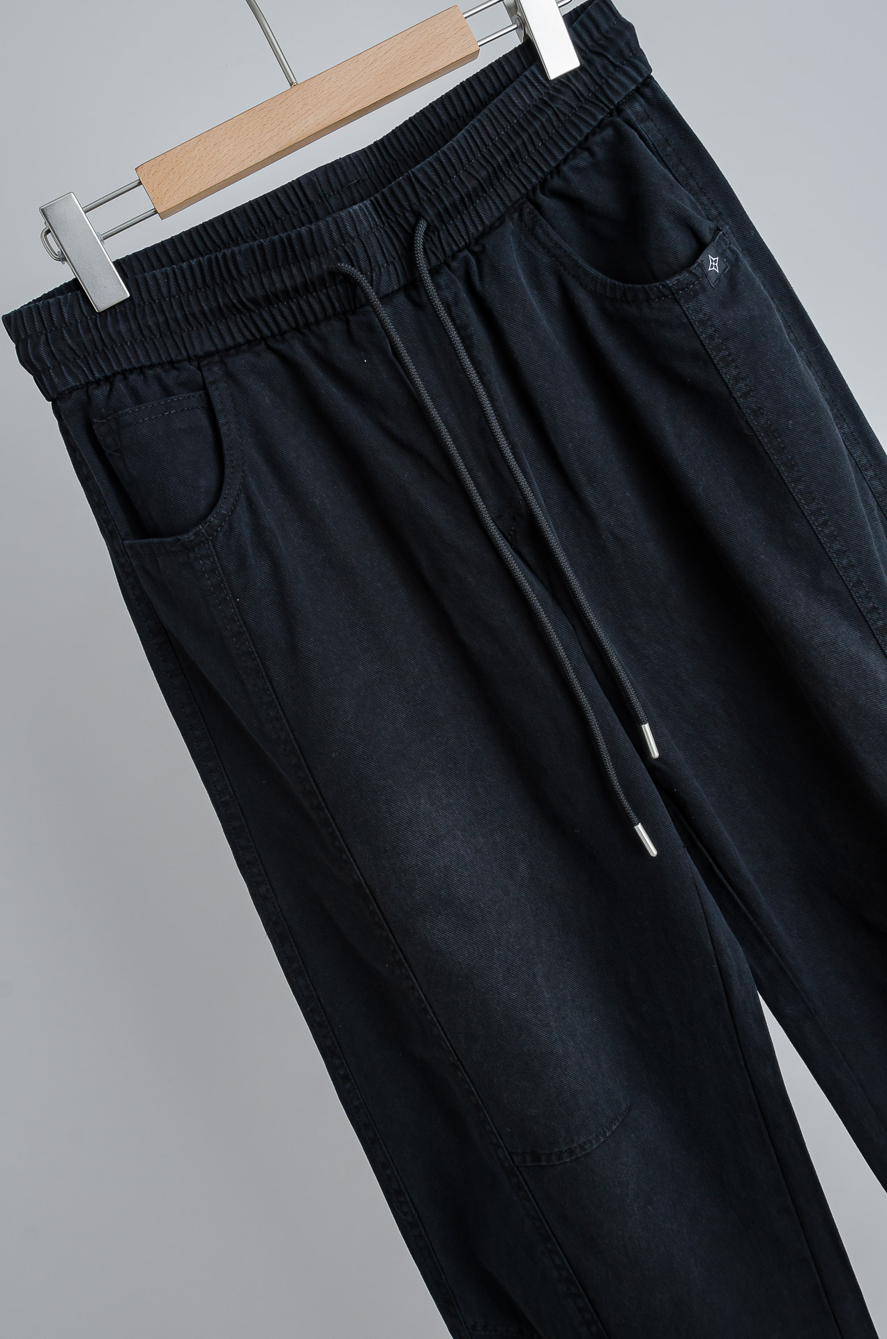 ☀️☀️ LV 2026新春最新出品宽松裤脚休闲裤#休闲百搭的一款 上身很舒适 弹力收腰抽绳，阔腿设计，